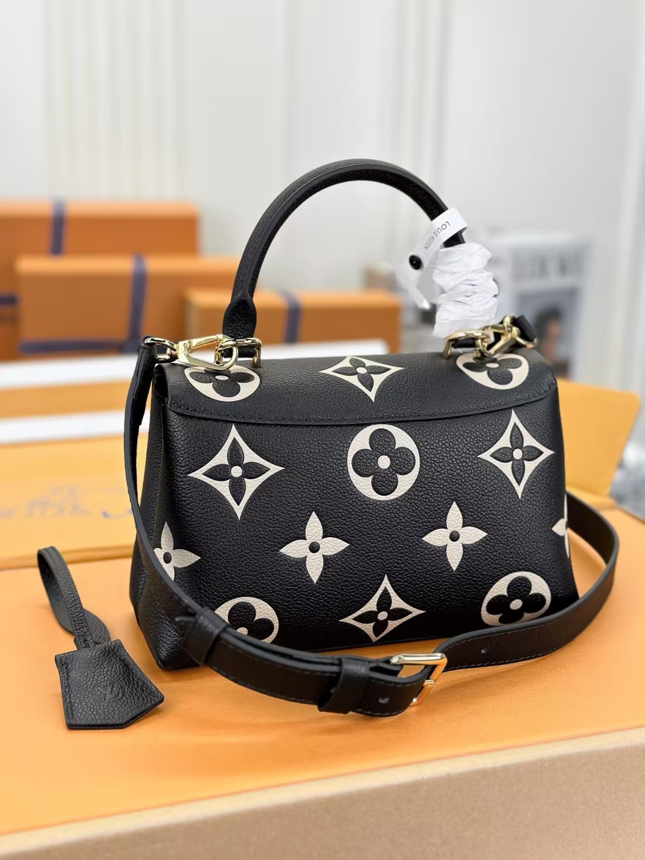 [TOP] Louis Vuitton LV Madeleine BB Bag  - Black