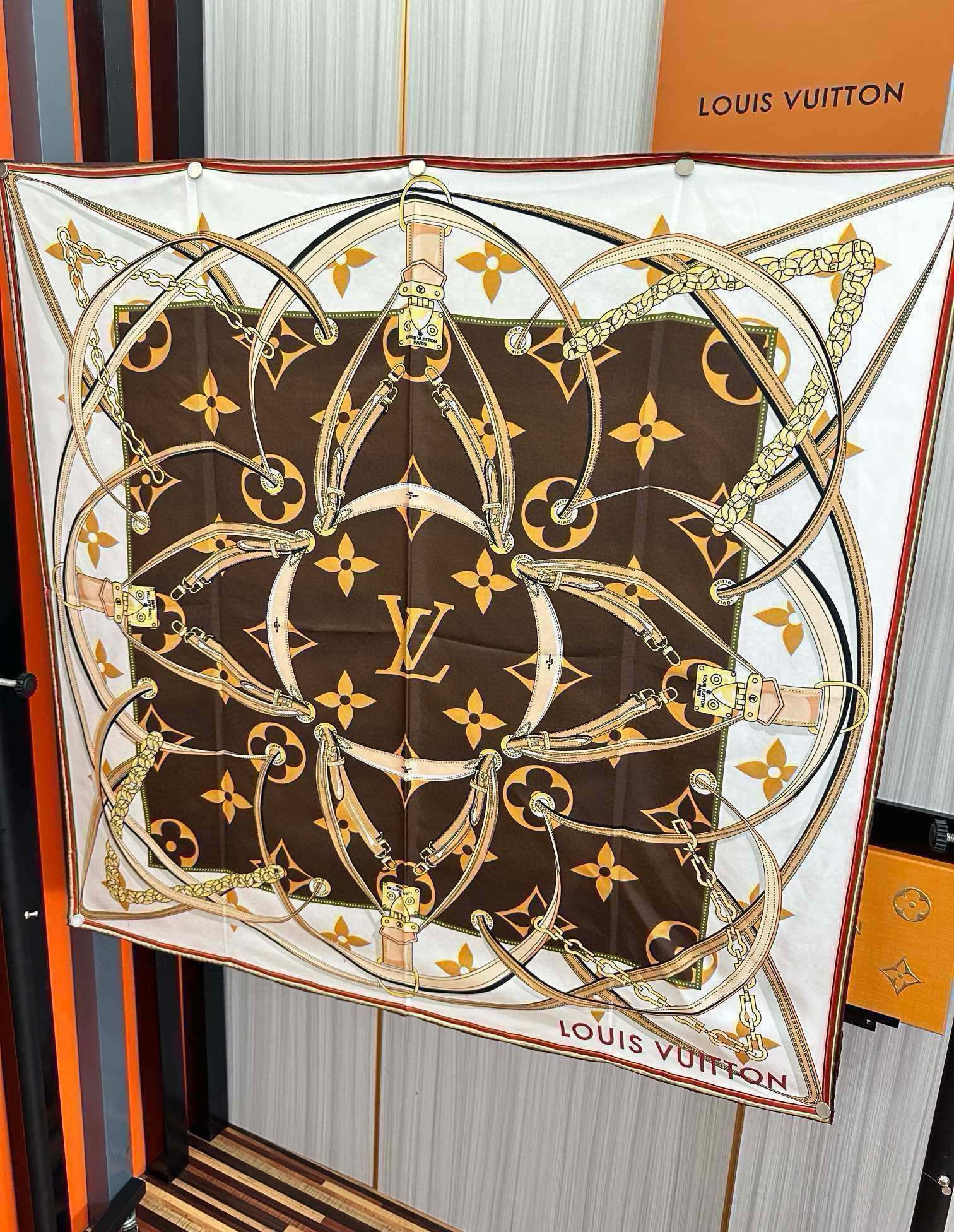 [TOP] Louis Vuitton LV Silk Square Scarf 90*90cm - 2 Color