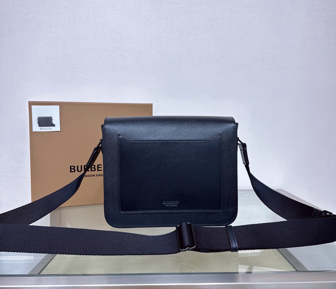 [TOP] BURBERRY Messenger Bag 25.5×6.5x21.5cm - Black
