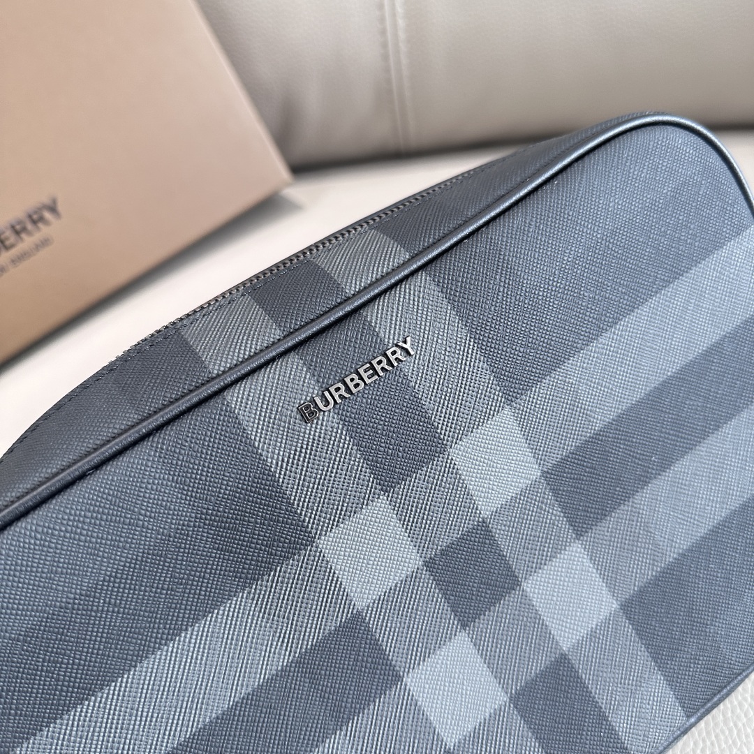 [TOP] BURBERRY Hand Bag 26x6x16cm - Black