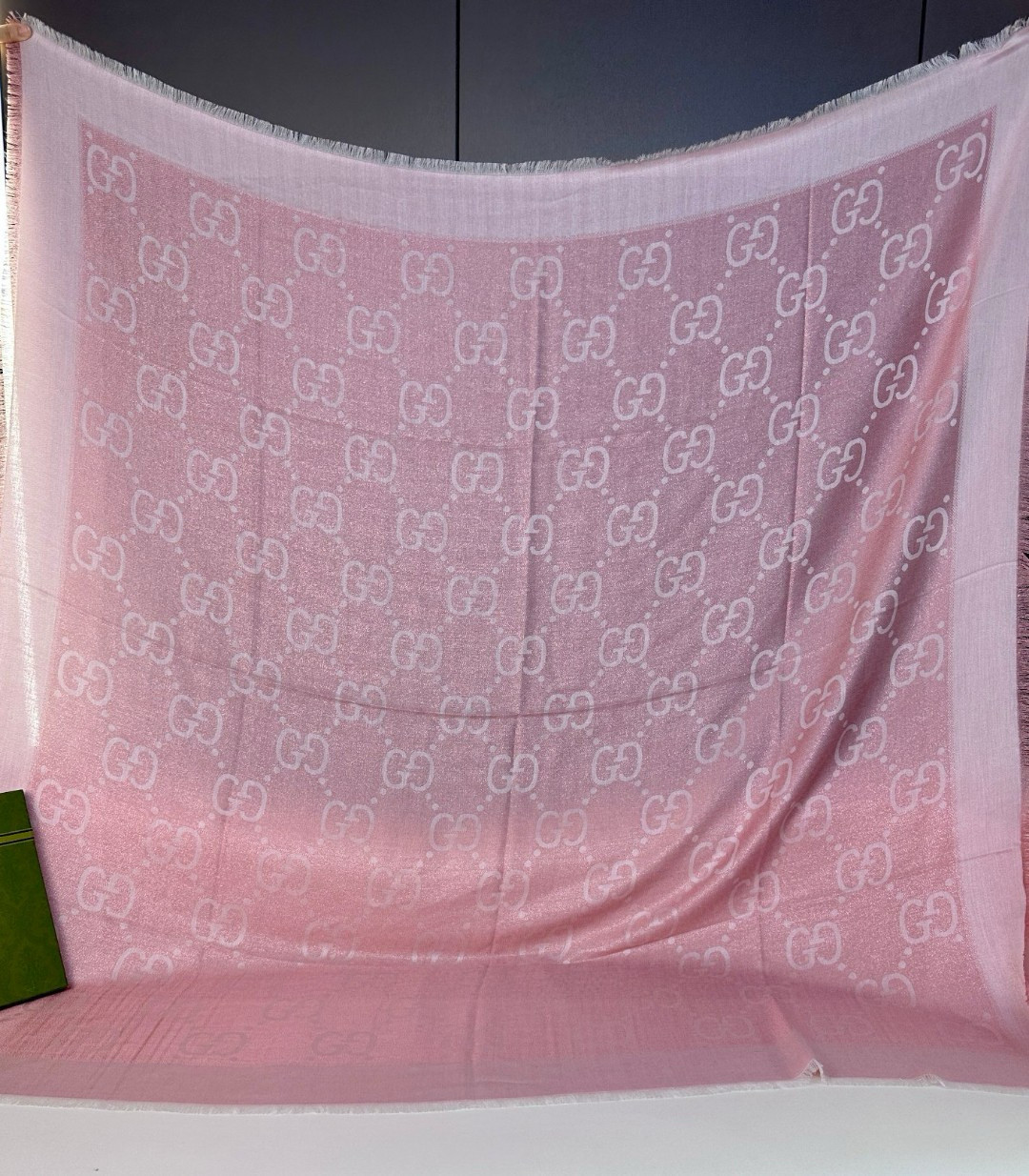 [TOP] GUCCI Gold-threaded Jacquard Shawl Scarf 140 x 140 cm - 2 Colors