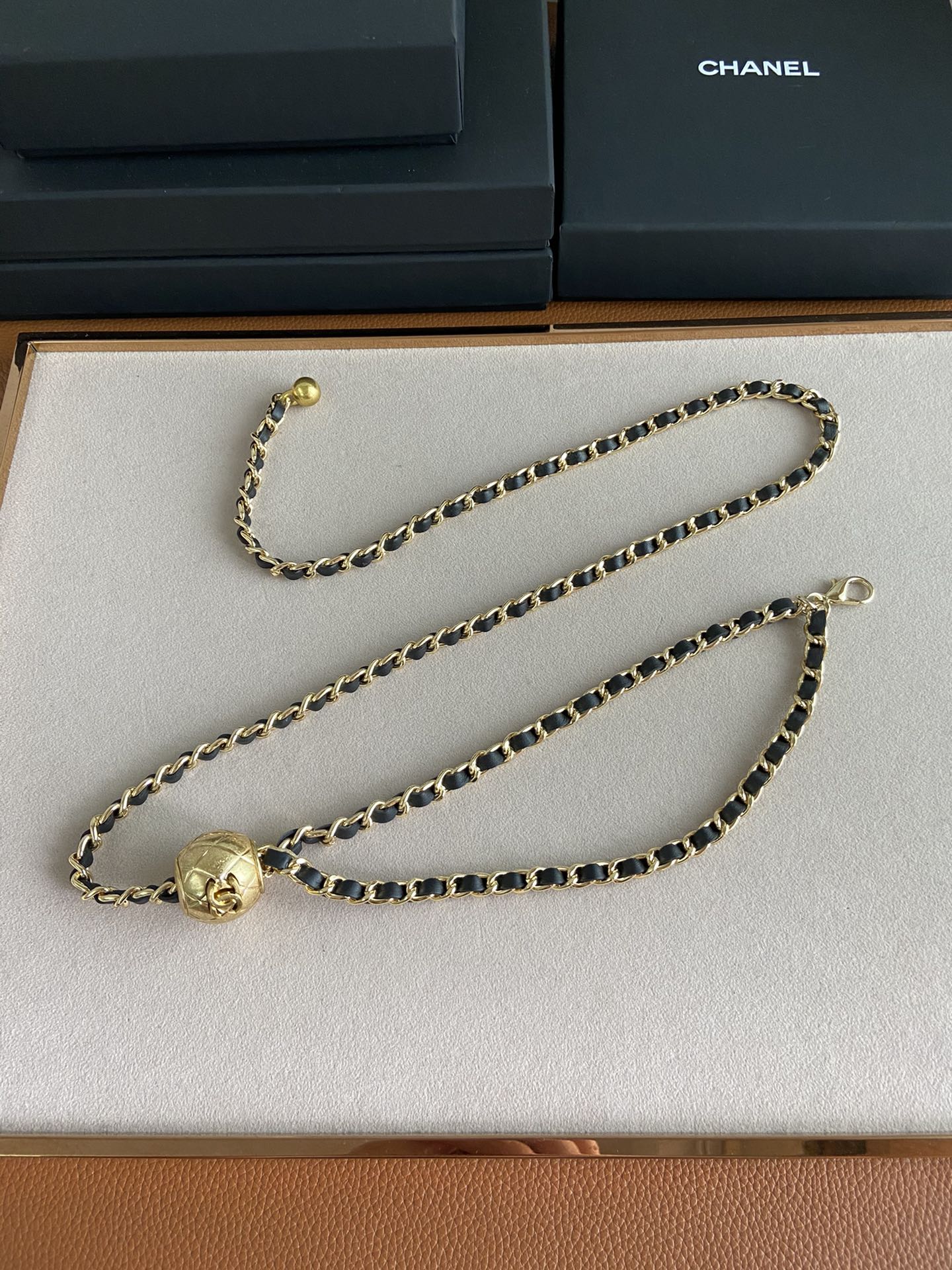 [TOP] CHANEL Waist Chain - Gold