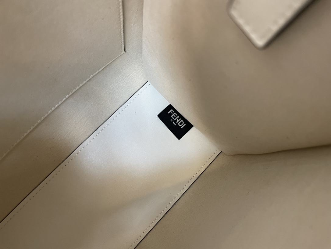 [TOP] FENDI Leather Sunshine Tote Small Shopping Bags 25.5x12x22.5cm - White