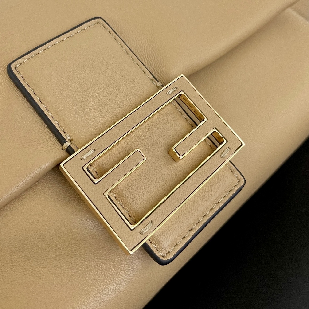 [TOP] FENDI Mamma Baguette Bag 26.5x8.5x18cm - Khaki