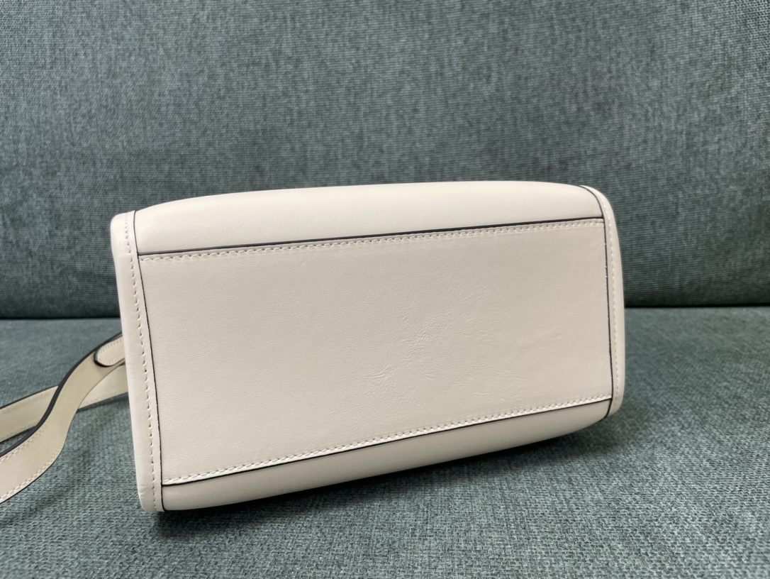 [TOP] FENDI Leather Sunshine Tote Small Shopping Bags 25.5x12x22.5cm - White