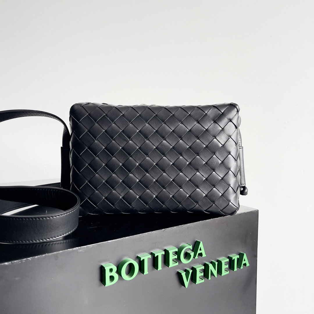 [TOP] Bottega Veneta BV Camera Bag Calfskin 23x16x8cm - Black