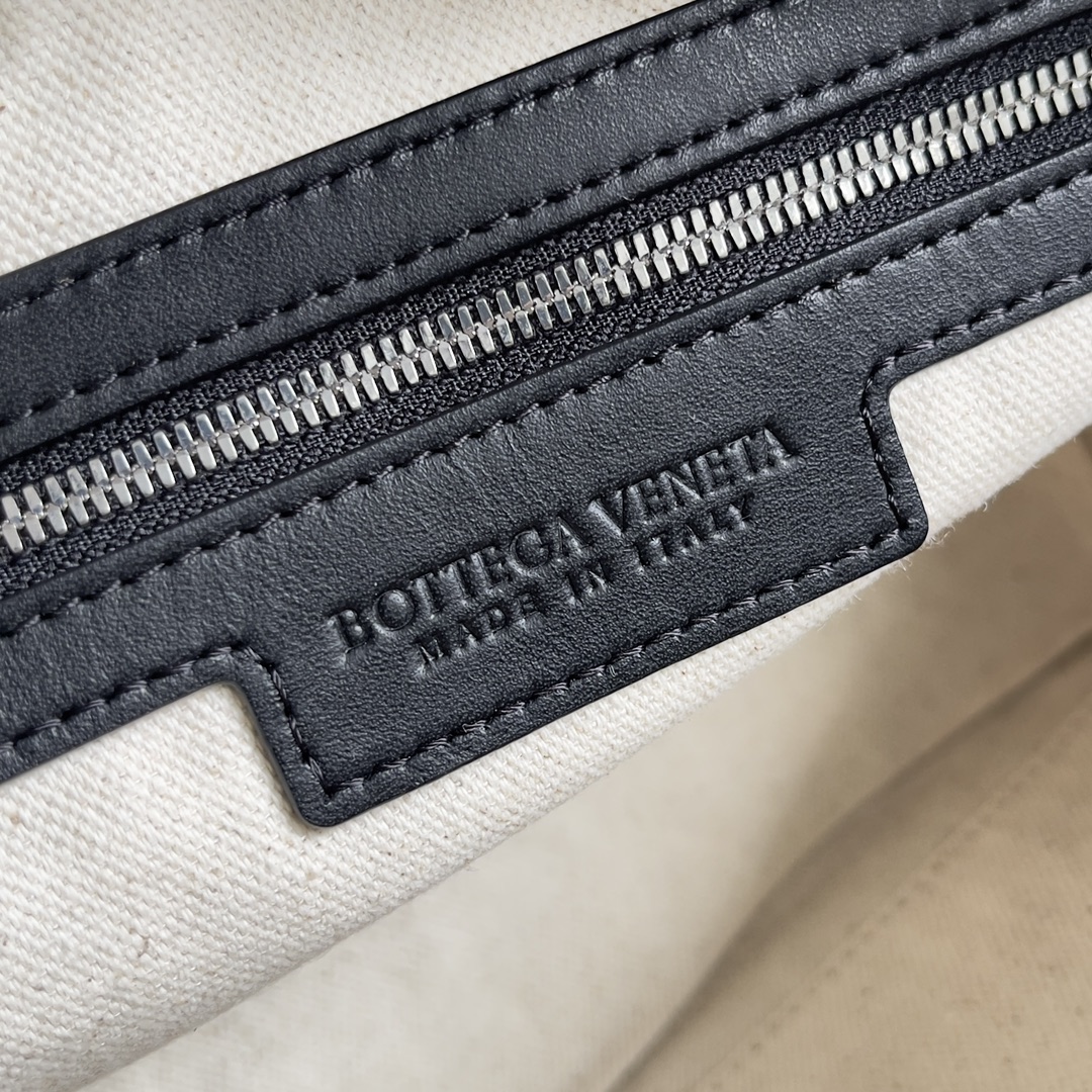 [TOP] Bottega Veneta BV Camera Bag Calfskin 23x16x8cm - Black