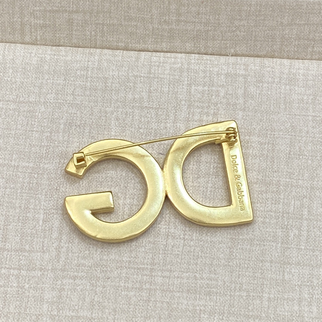 [TOP] Dolce & Gabbana D&G Brooch - Gold