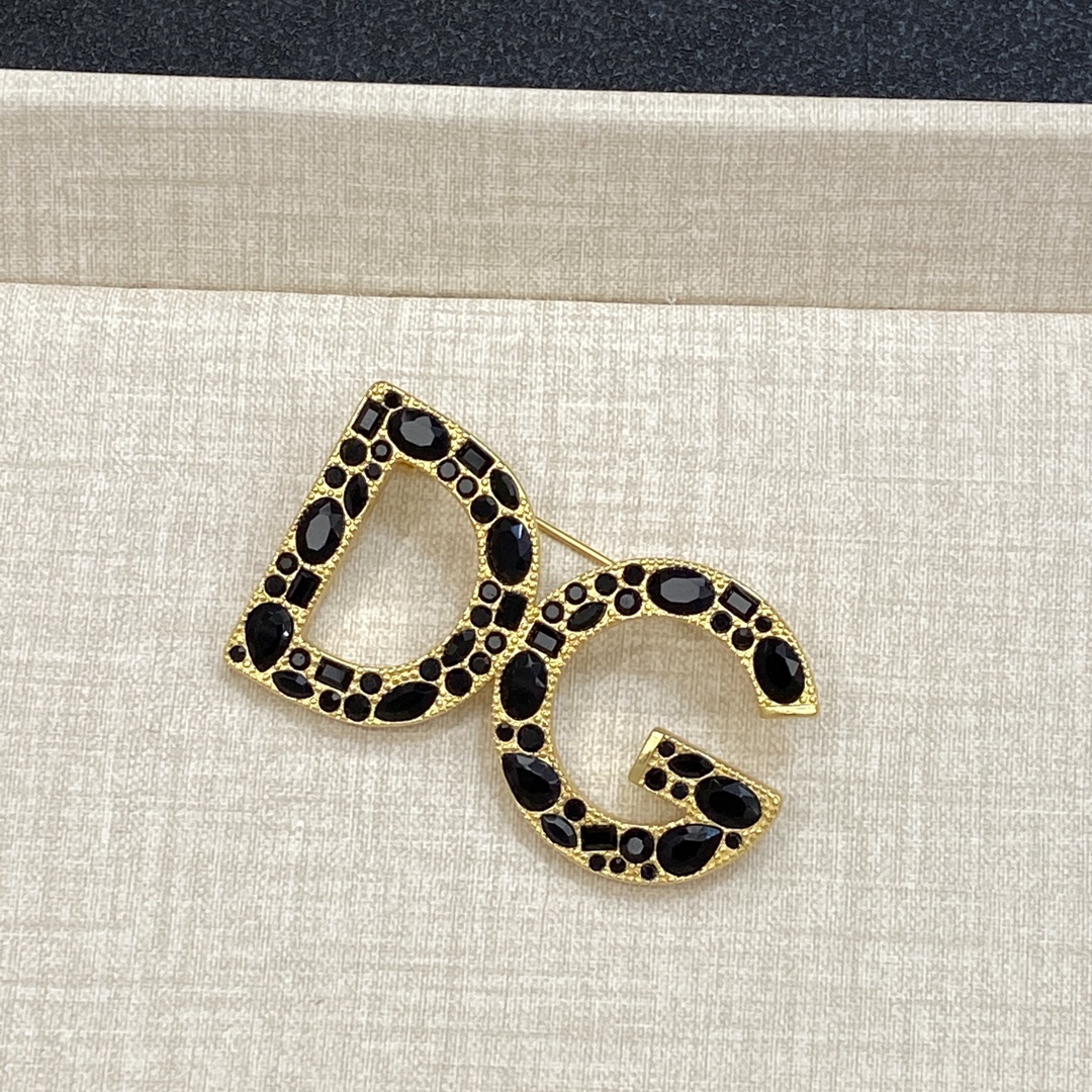 [TOP] Dolce & Gabbana D&G Brooch - Gold