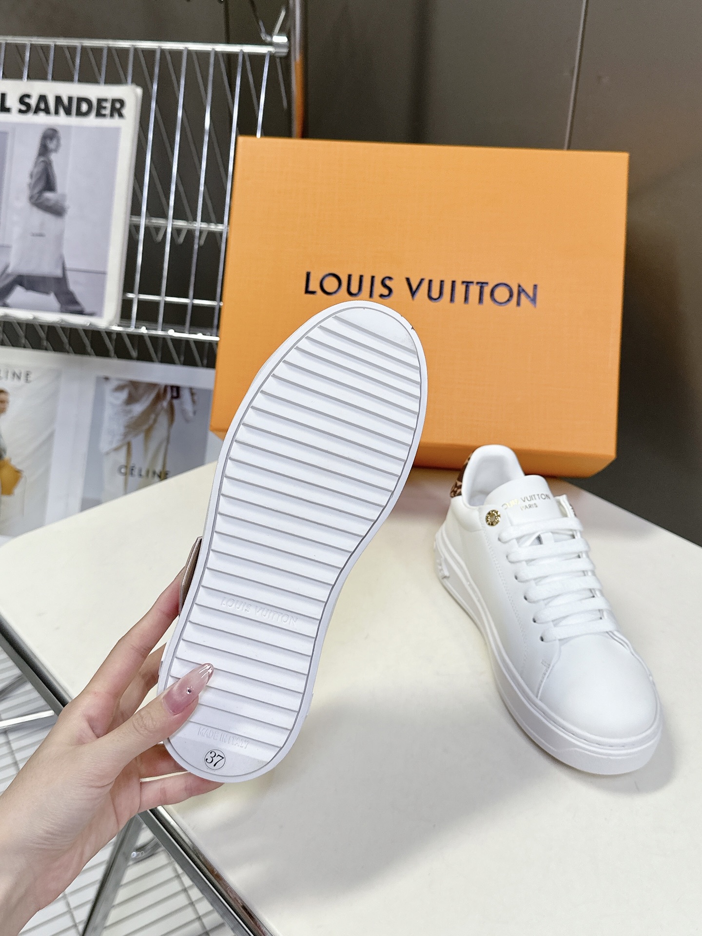 [TOP] Louis Vuitton LV Sneakers Cow Leather - White