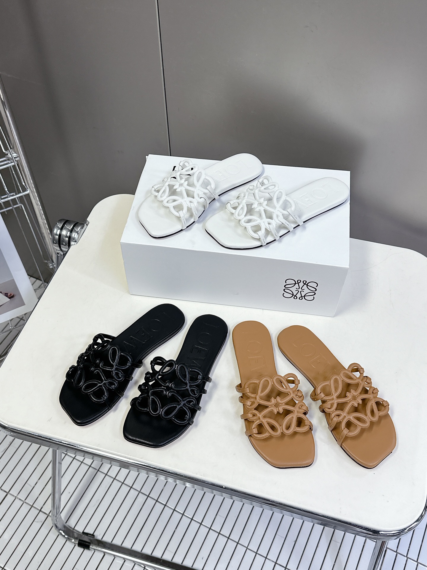 [TOP] LOEWE Slippers  - 3 Color