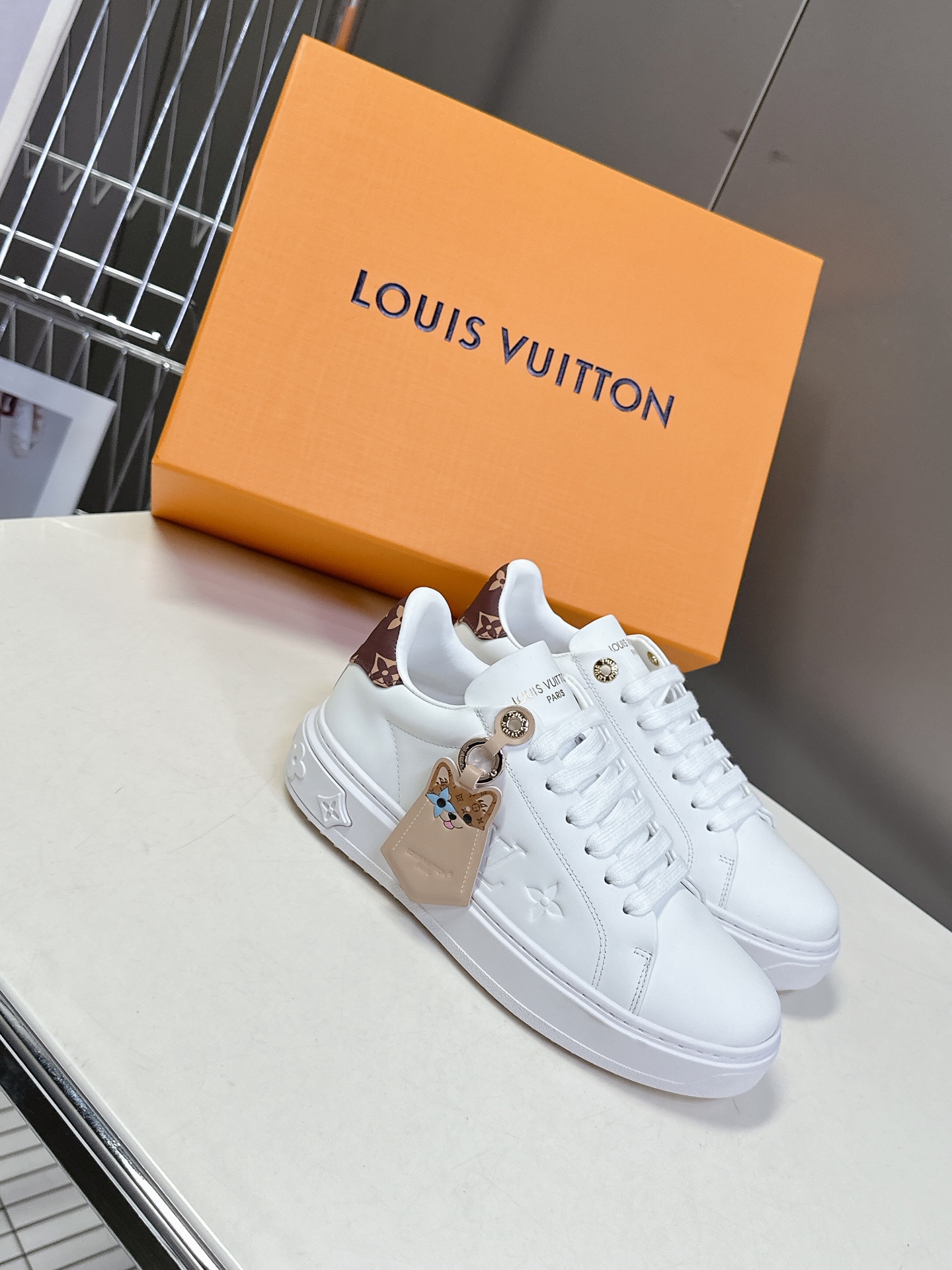 [TOP] Louis Vuitton LV Sneakers Cow Leather - White