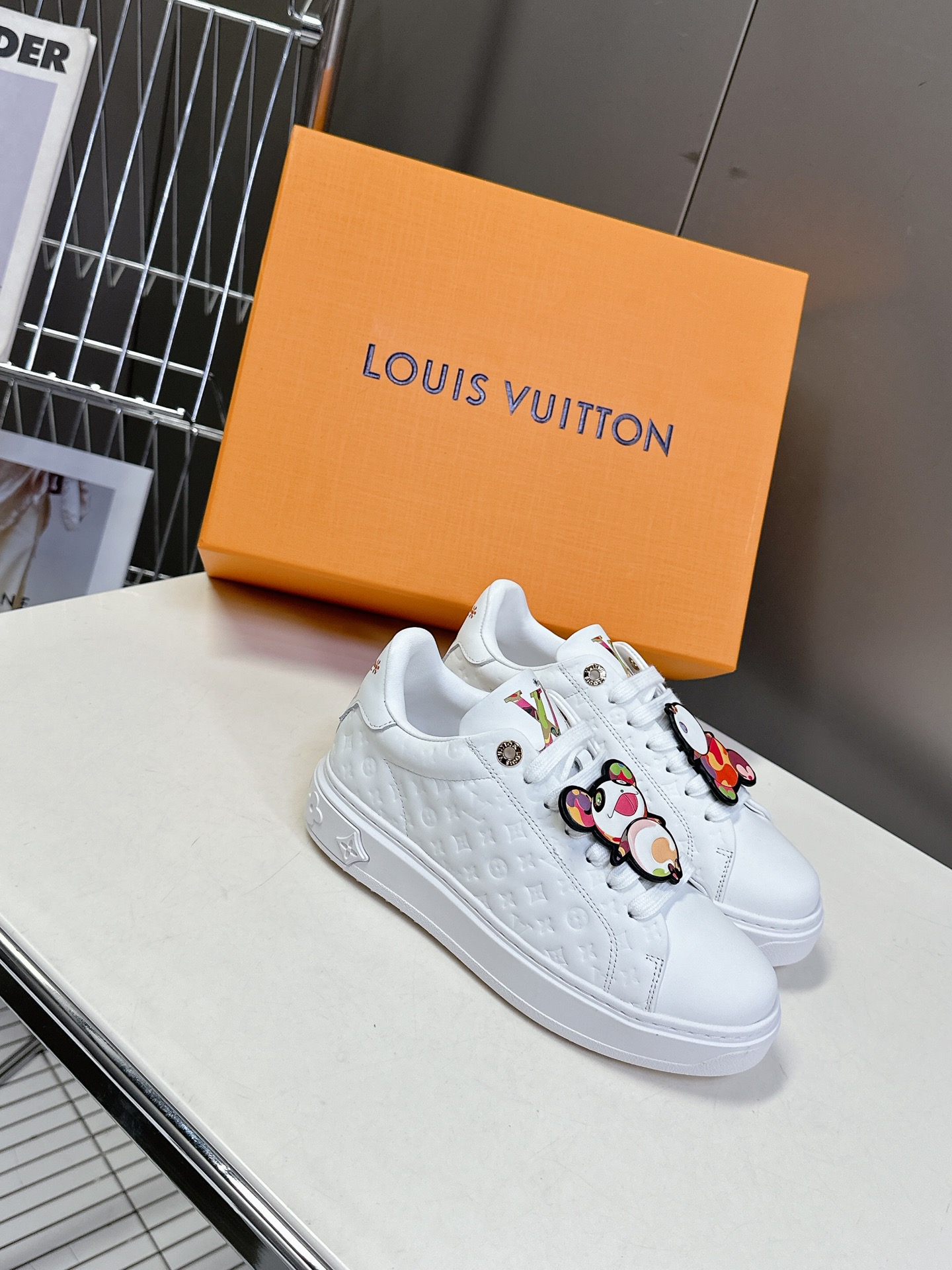 [TOP] Louis Vuitton LV Sneakers Cow Leather - White