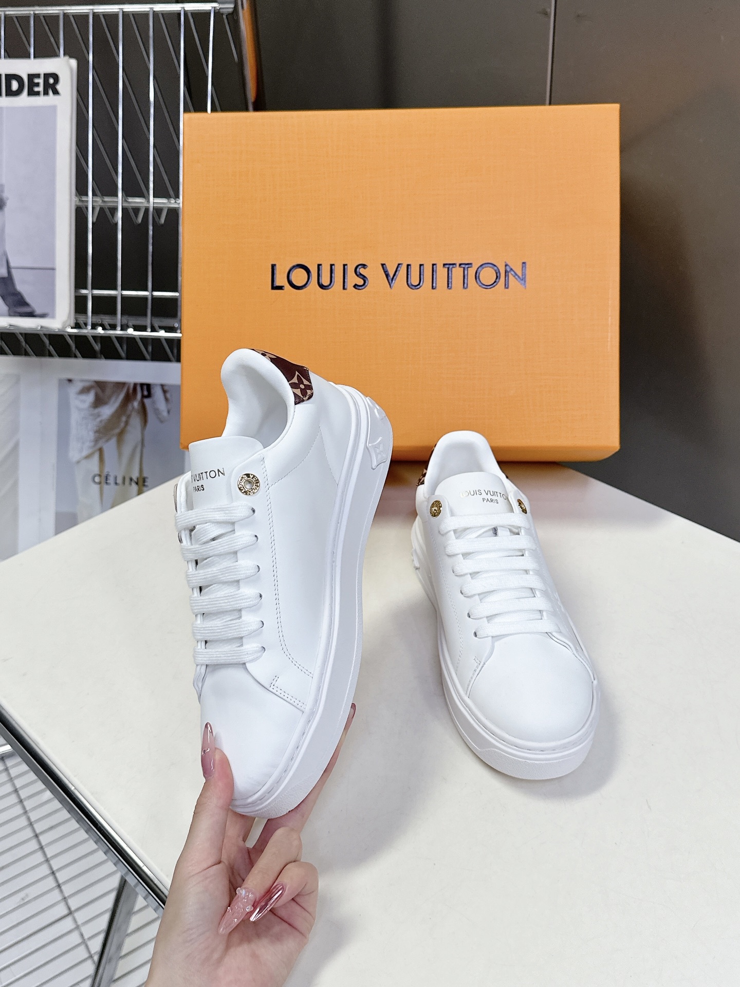 [TOP] Louis Vuitton LV Sneakers Cow Leather - White
