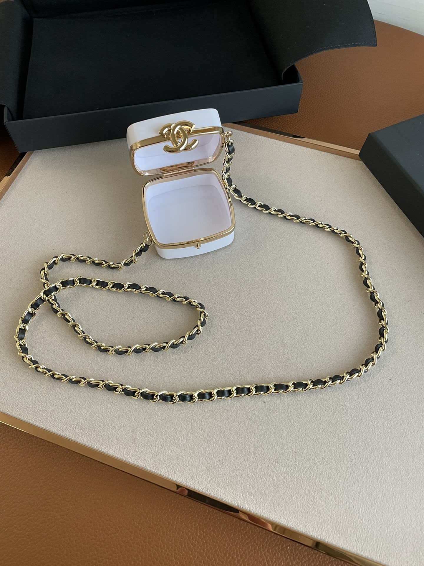 [TOP] CHANEL Versatile Belt - Gold