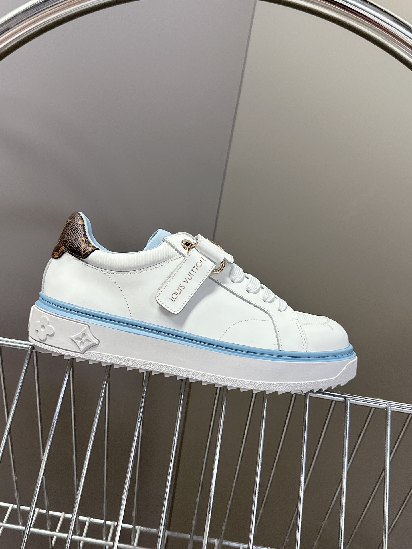 [TOP] Louis Vuitton LV  Sneakers -White