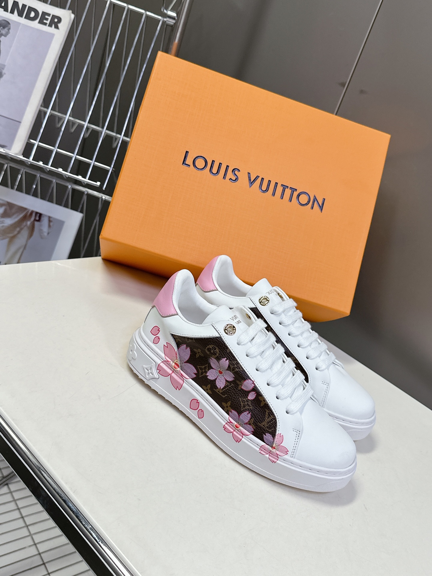 [TOP] Louis Vuitton LV Sneakers Cow Leather - White