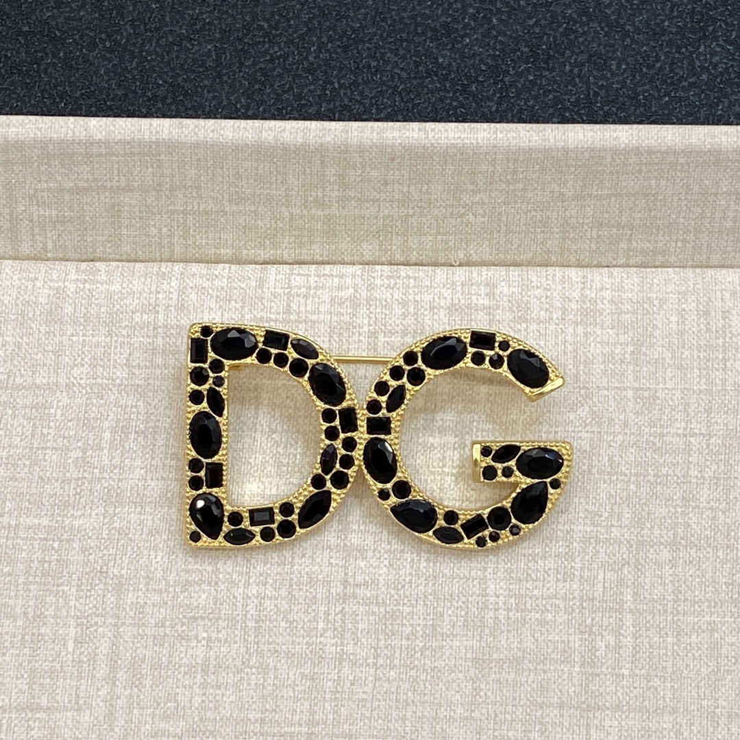 [TOP] Dolce & Gabbana D&G Brooch - Gold
