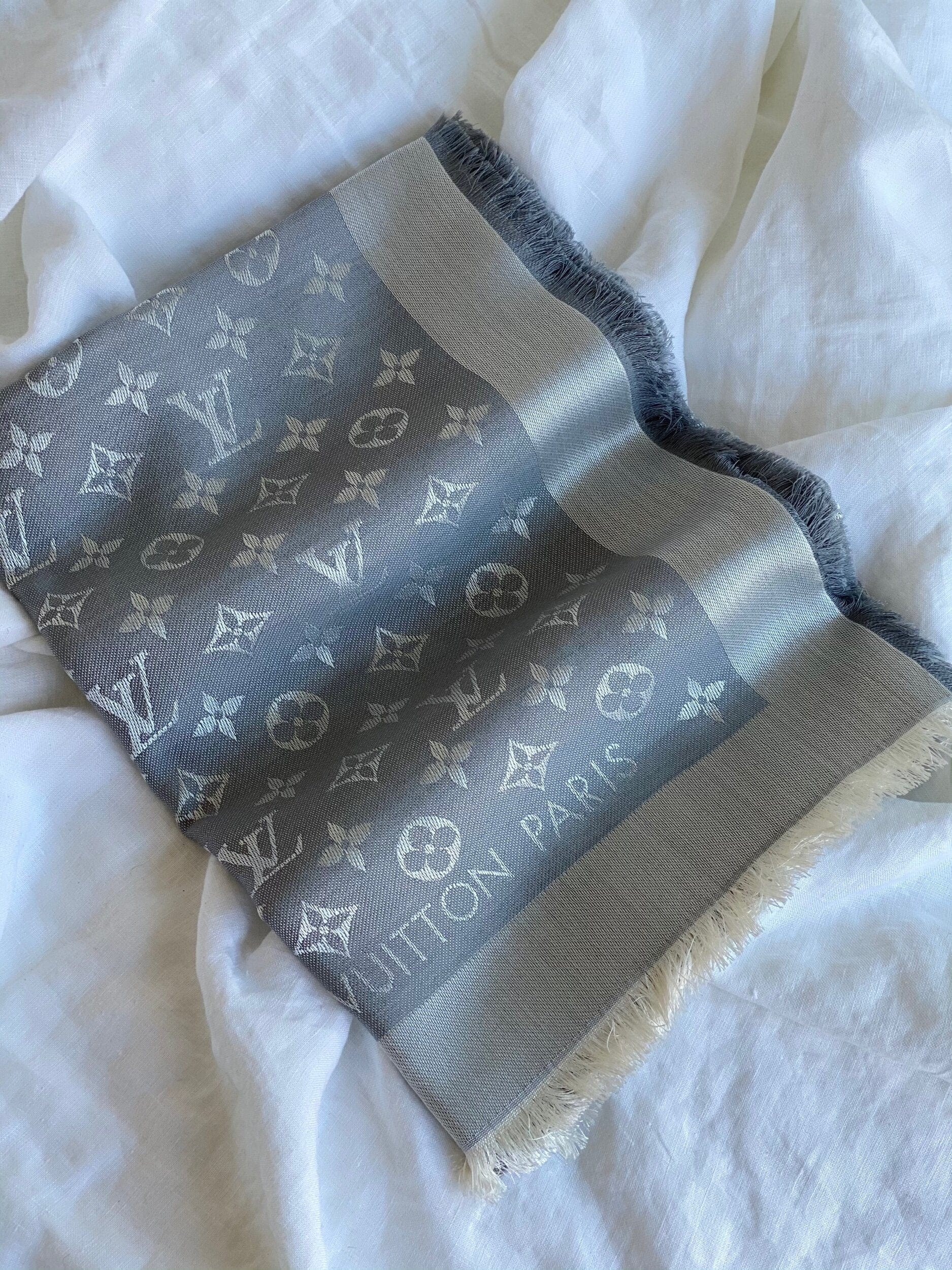 [TOP] Louis Vuitton LV  Scarf  - Grey