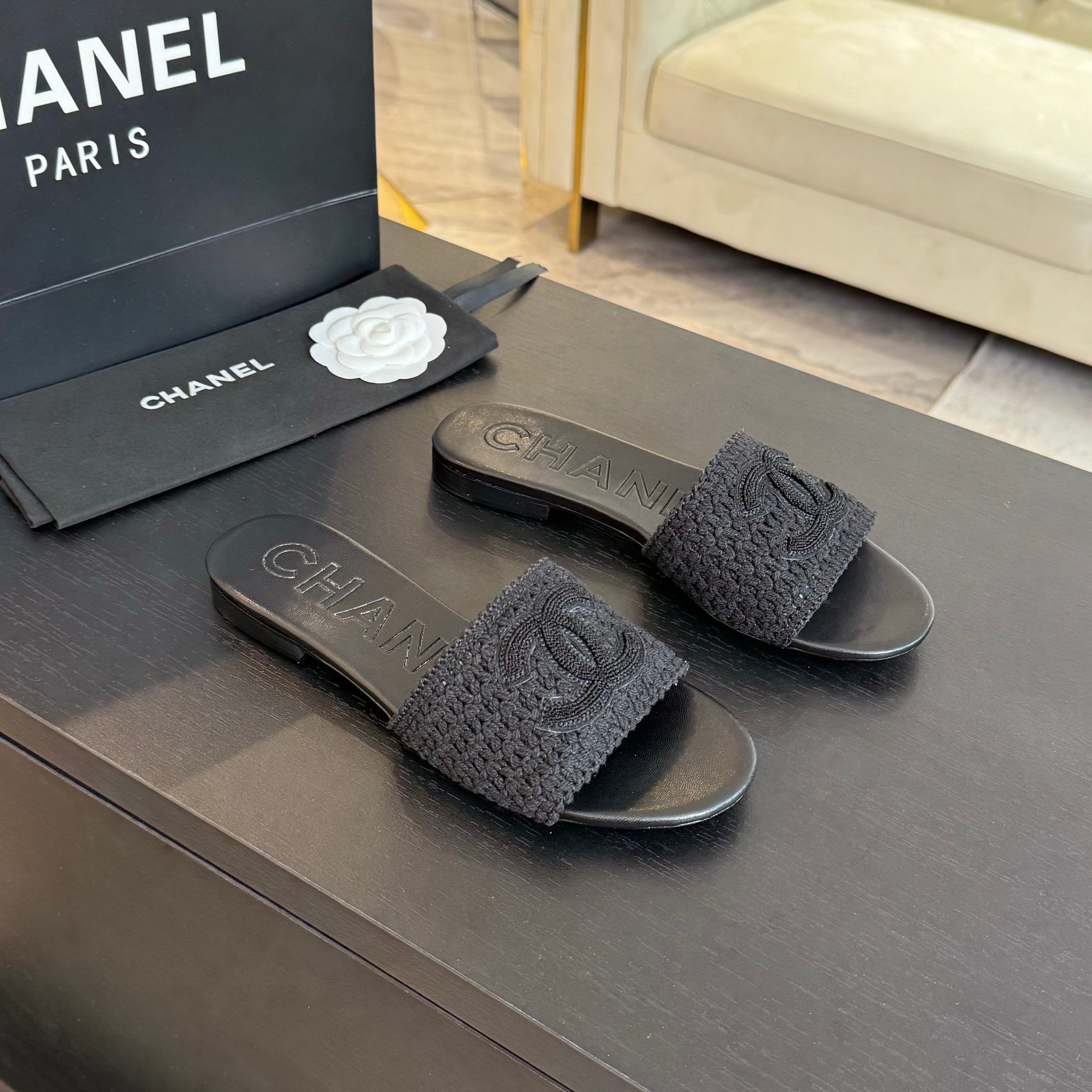 [TOP] CHANEL Slippers - 2 Colors