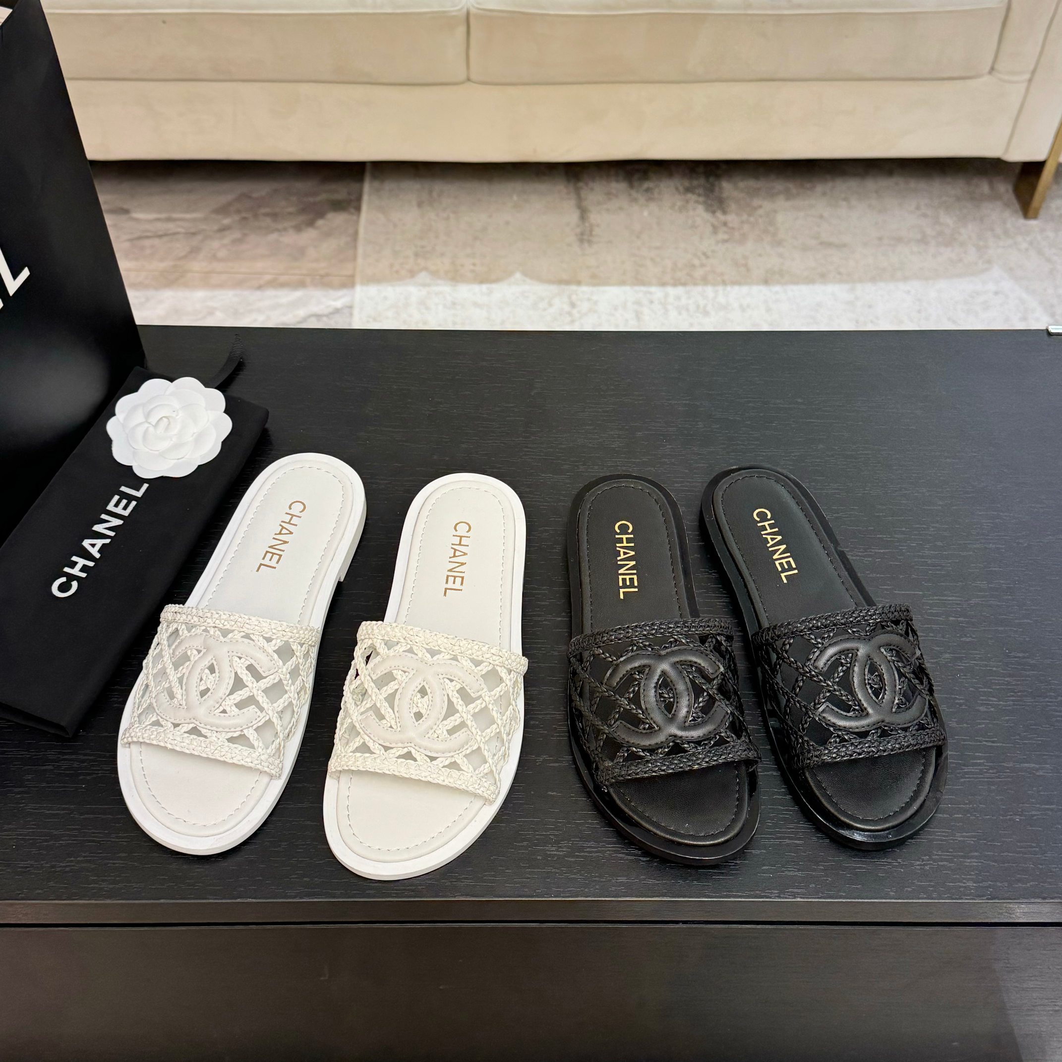 [TOP] CHANEL Slippers - 2 Colors