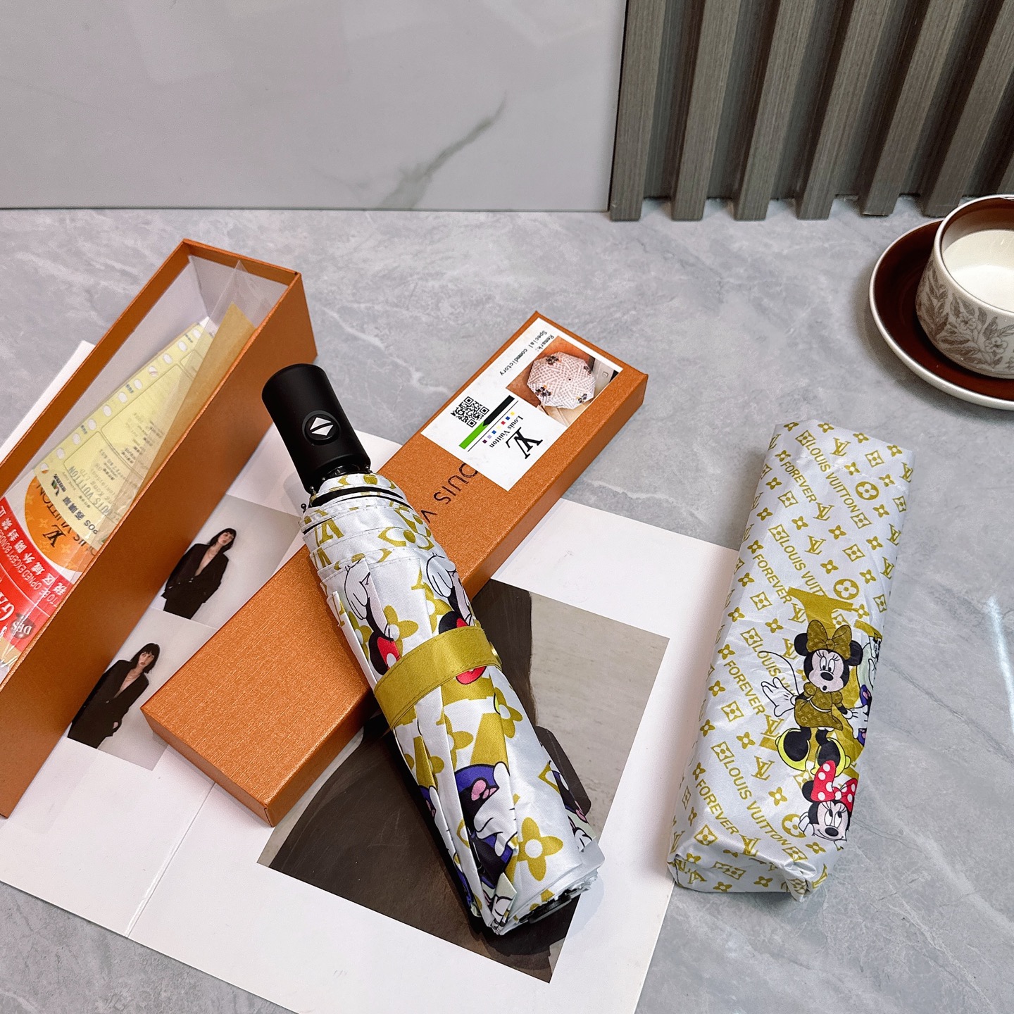 [TOP] Louis Vuitton LV Umbrella - White