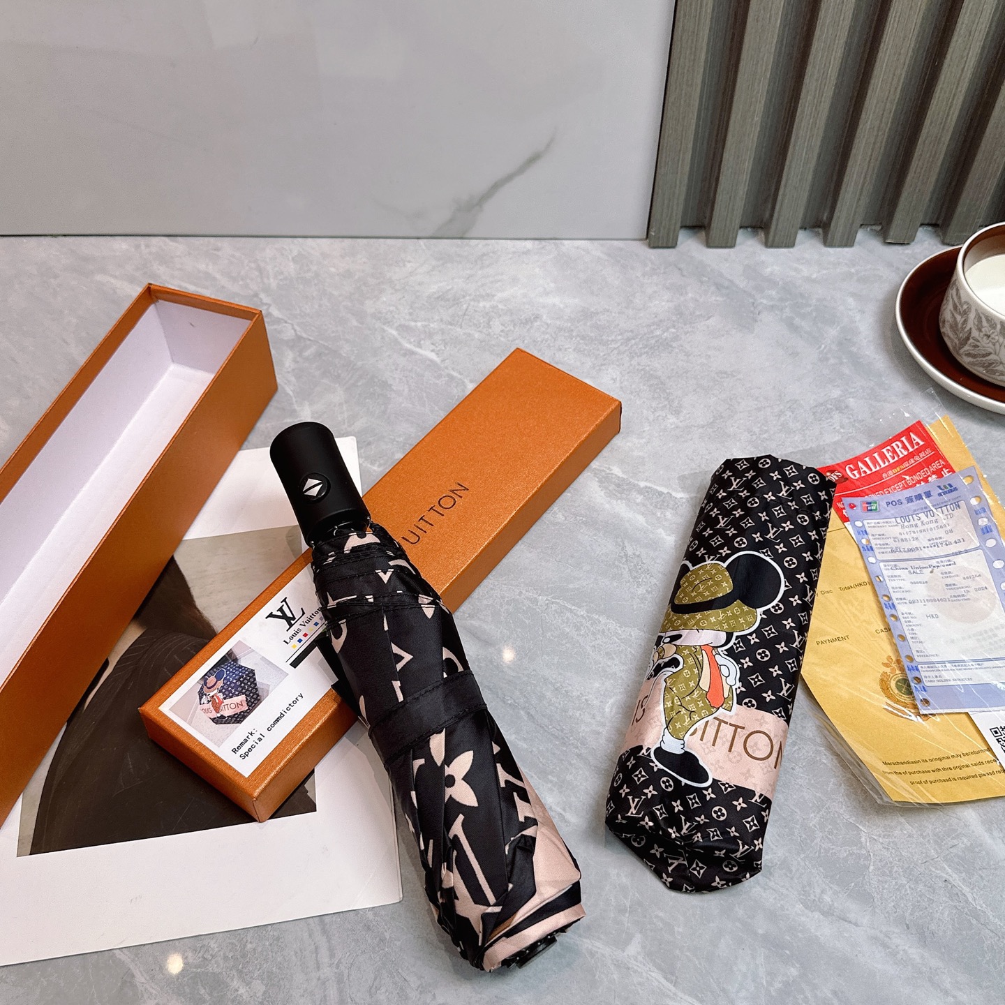 [TOP] Louis Vuitton LV Umbrella - Black