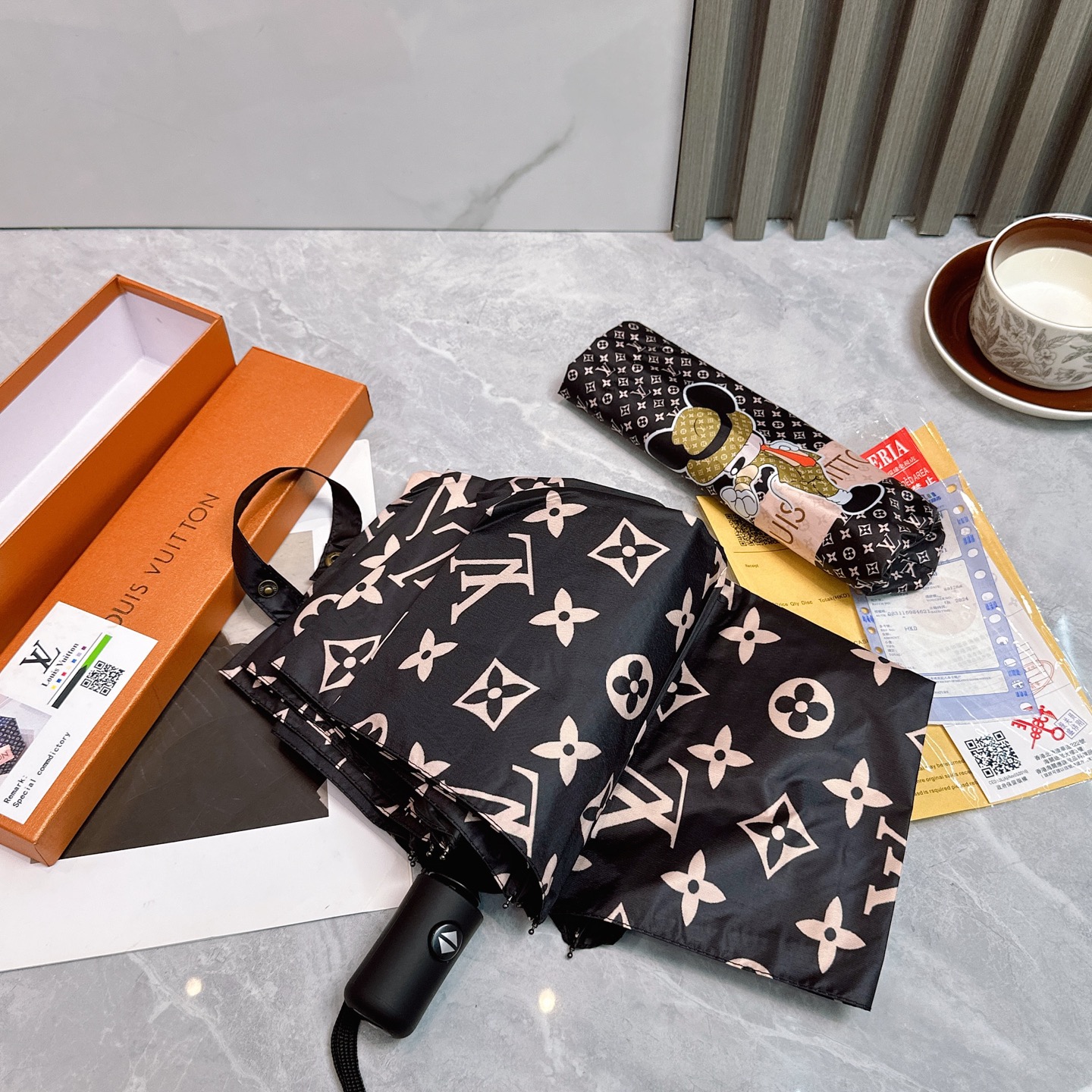 [TOP] Louis Vuitton LV Umbrella - Black