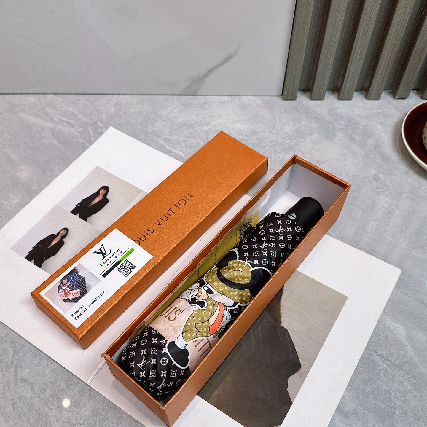 [TOP] Louis Vuitton LV Umbrella - Black