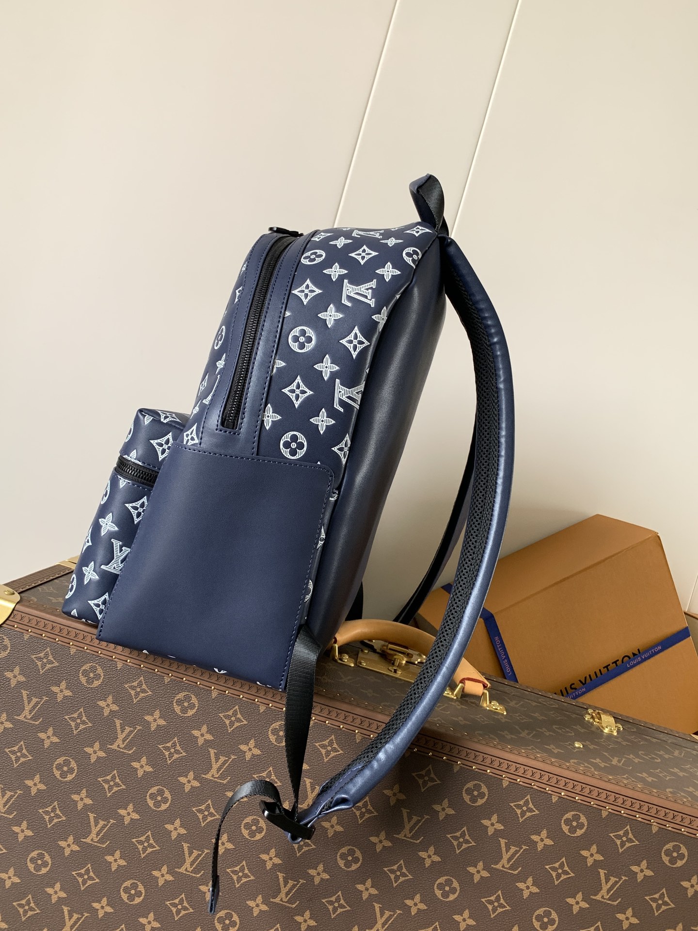 [TOP] Louis Vuitton LV Discovery Backpack Monogram Shadow 29x38x20cm - Navy Blue