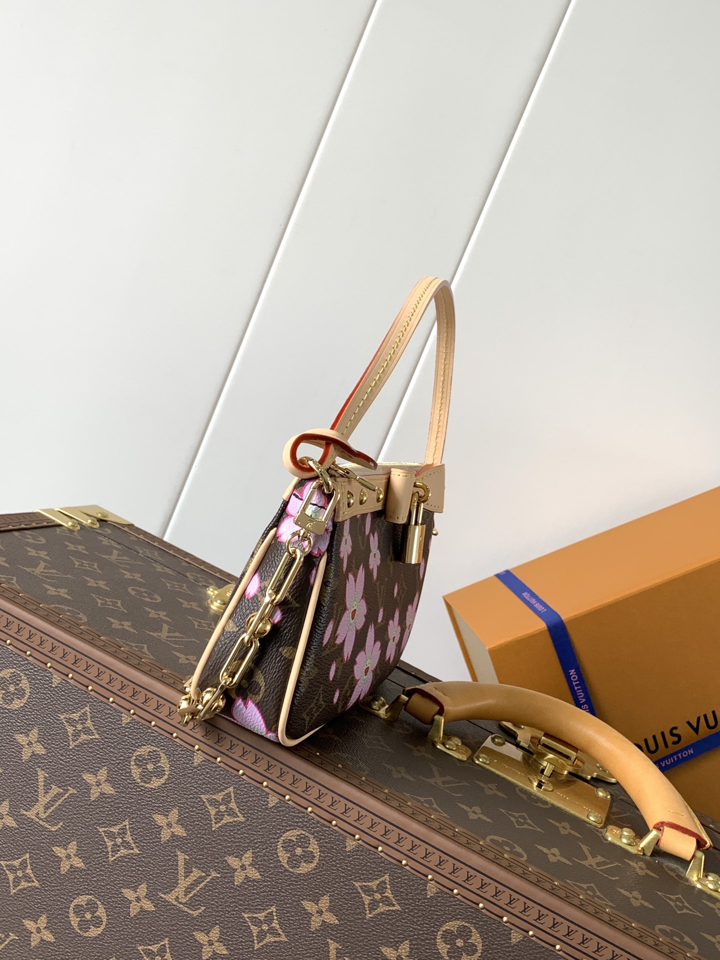[TOP] Louis Vuitton LV Monogram Pochette Accessories Bag with Cherry Blossom Pattern 13x4x22cm - Brown