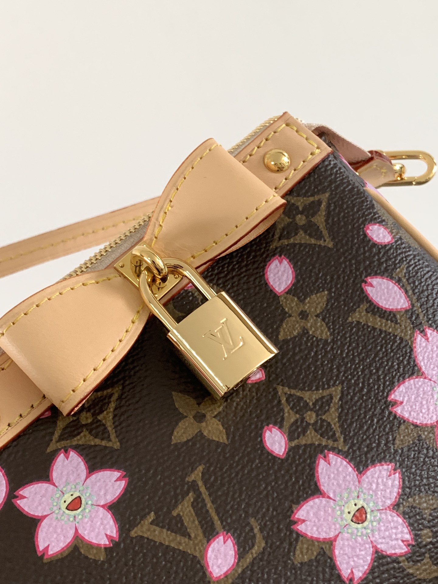 [TOP] Louis Vuitton LV Monogram Pochette Accessories Bag with Cherry Blossom Pattern 13x4x22cm - Brown