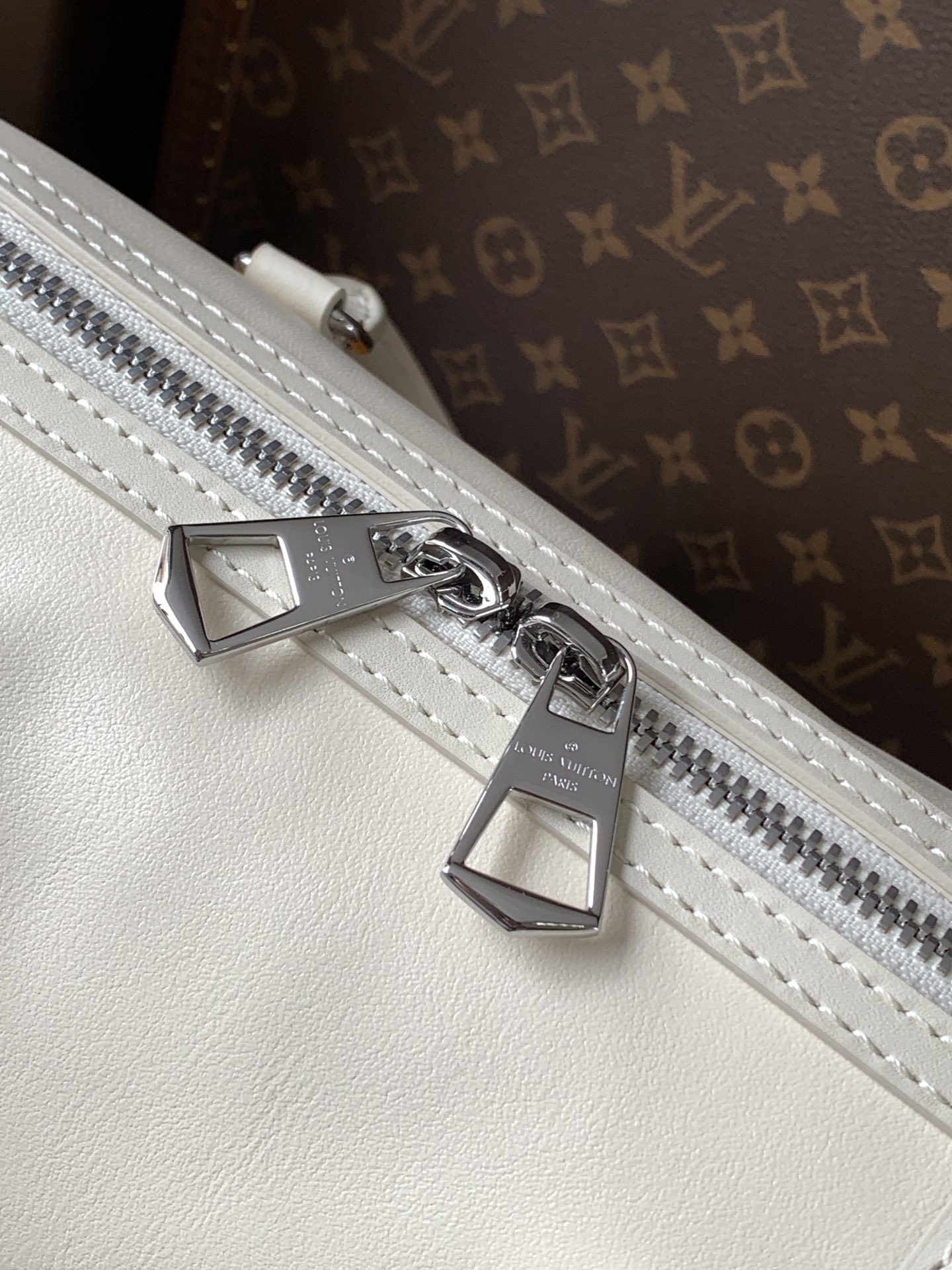[TOP] Louis Vuitton LV Vibe Speedy Cargo Bag 28x12x17cm - Beige