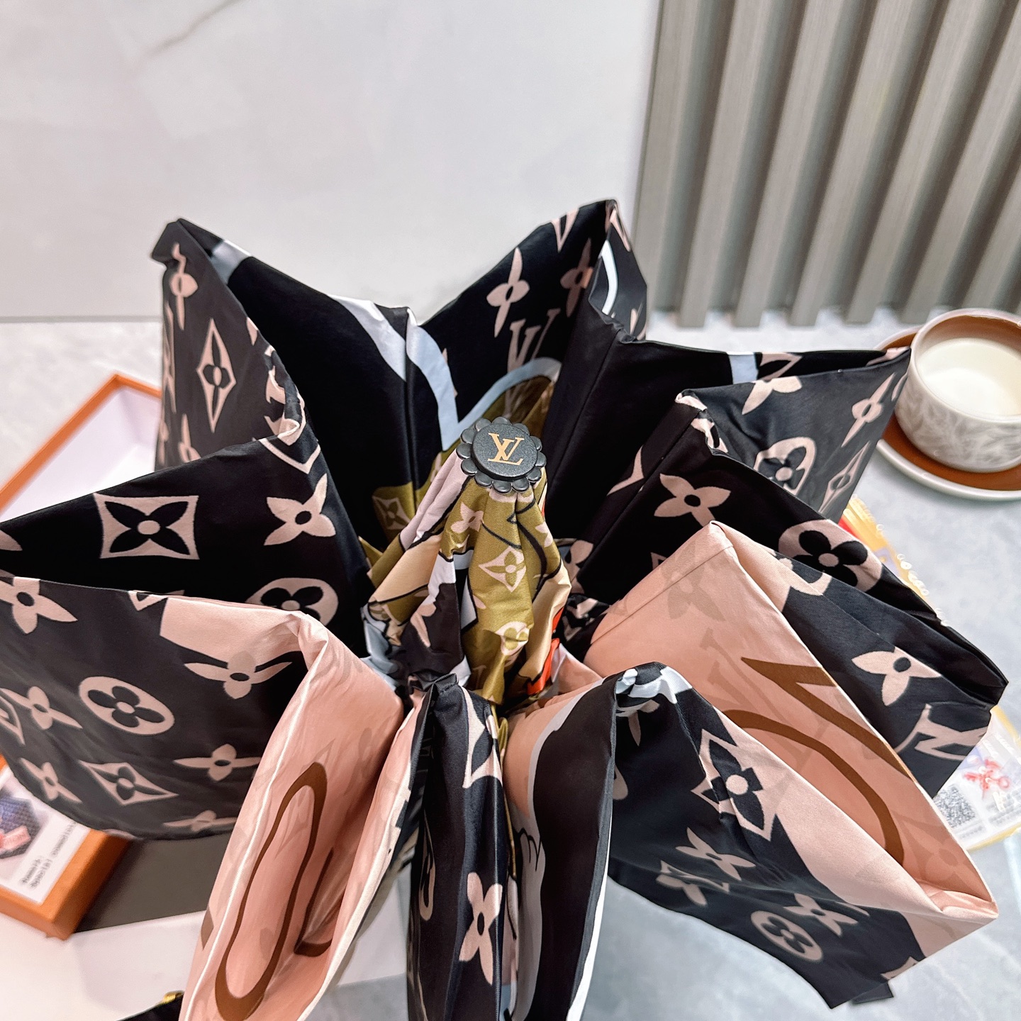 [TOP] Louis Vuitton LV Umbrella - Black