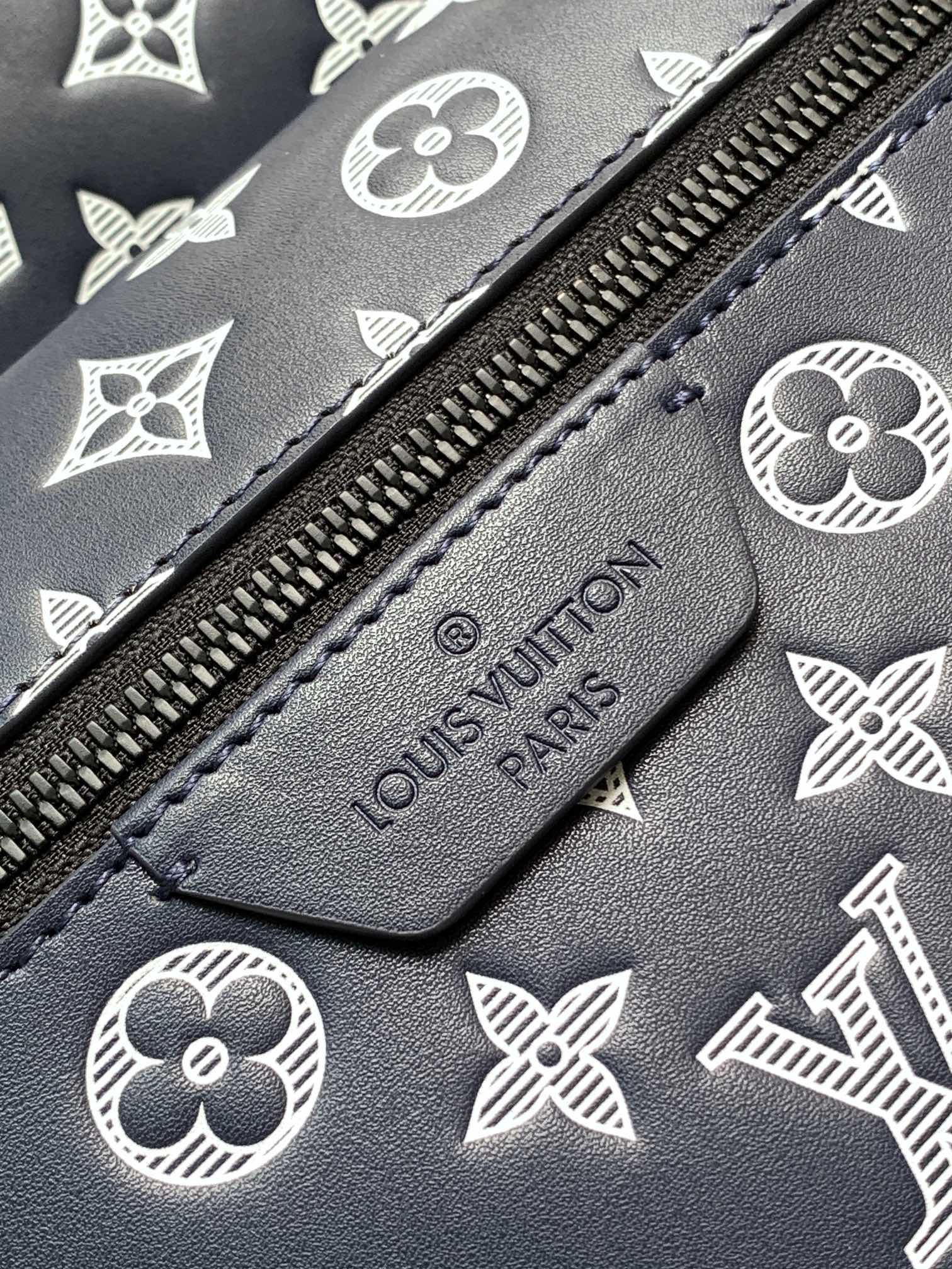 [TOP] Louis Vuitton LV Discovery Backpack Monogram Shadow 29x38x20cm - Navy Blue