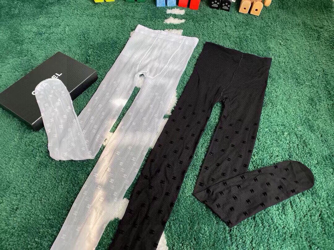 [TOP] BALENCIAGA Letter Flocked Stockings - White/Black