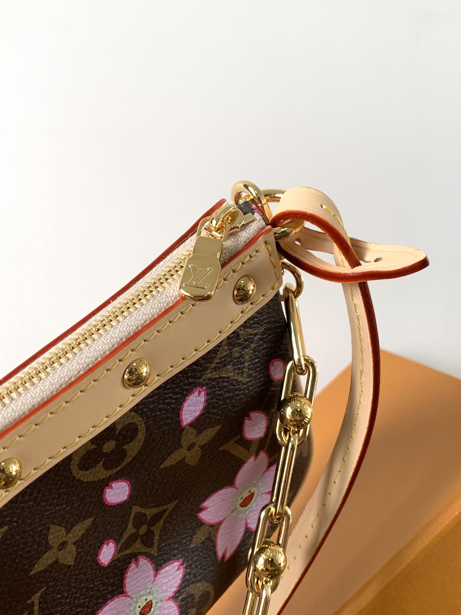 [TOP] Louis Vuitton LV Monogram Pochette Accessories Bag with Cherry Blossom Pattern 13x4x22cm - Brown