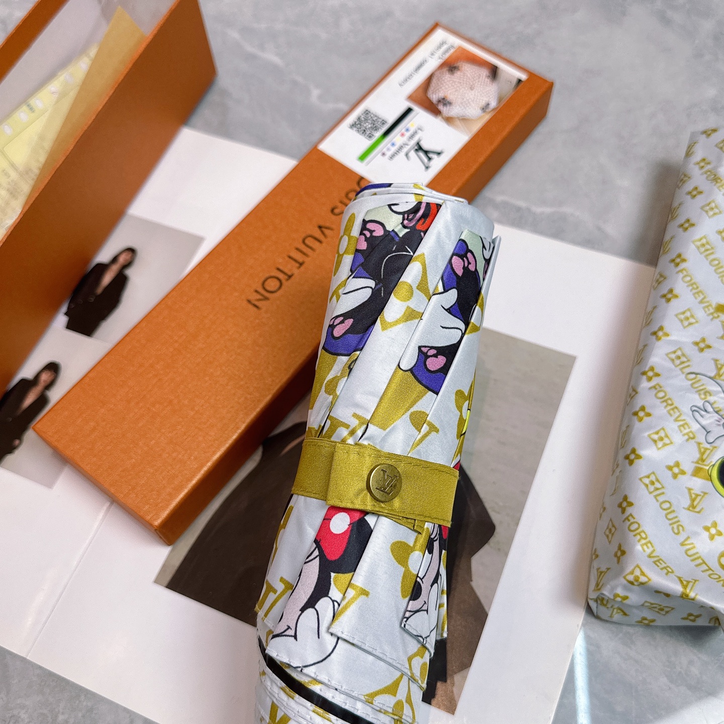 [TOP] Louis Vuitton LV Umbrella - White