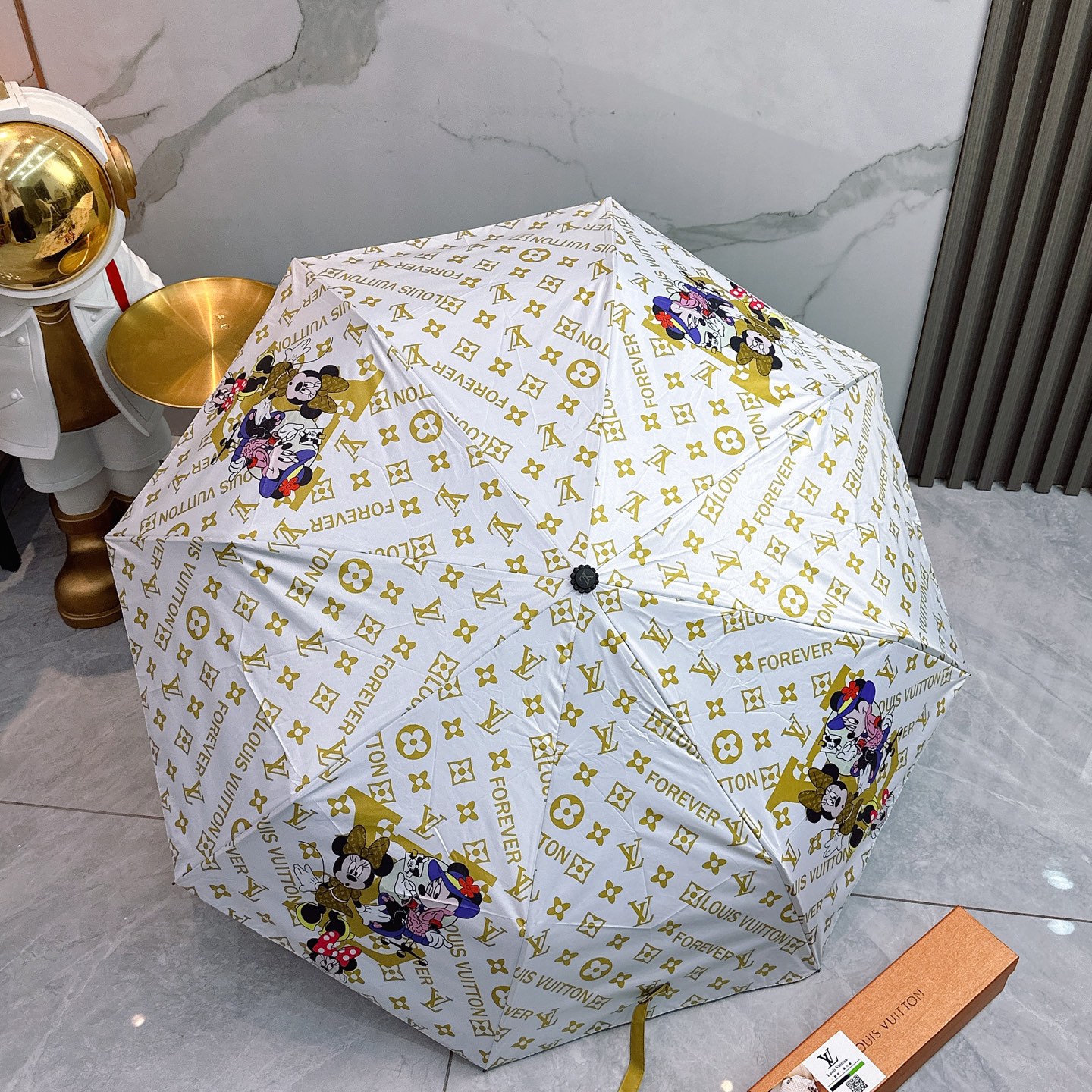 [TOP] Louis Vuitton LV Umbrella - White