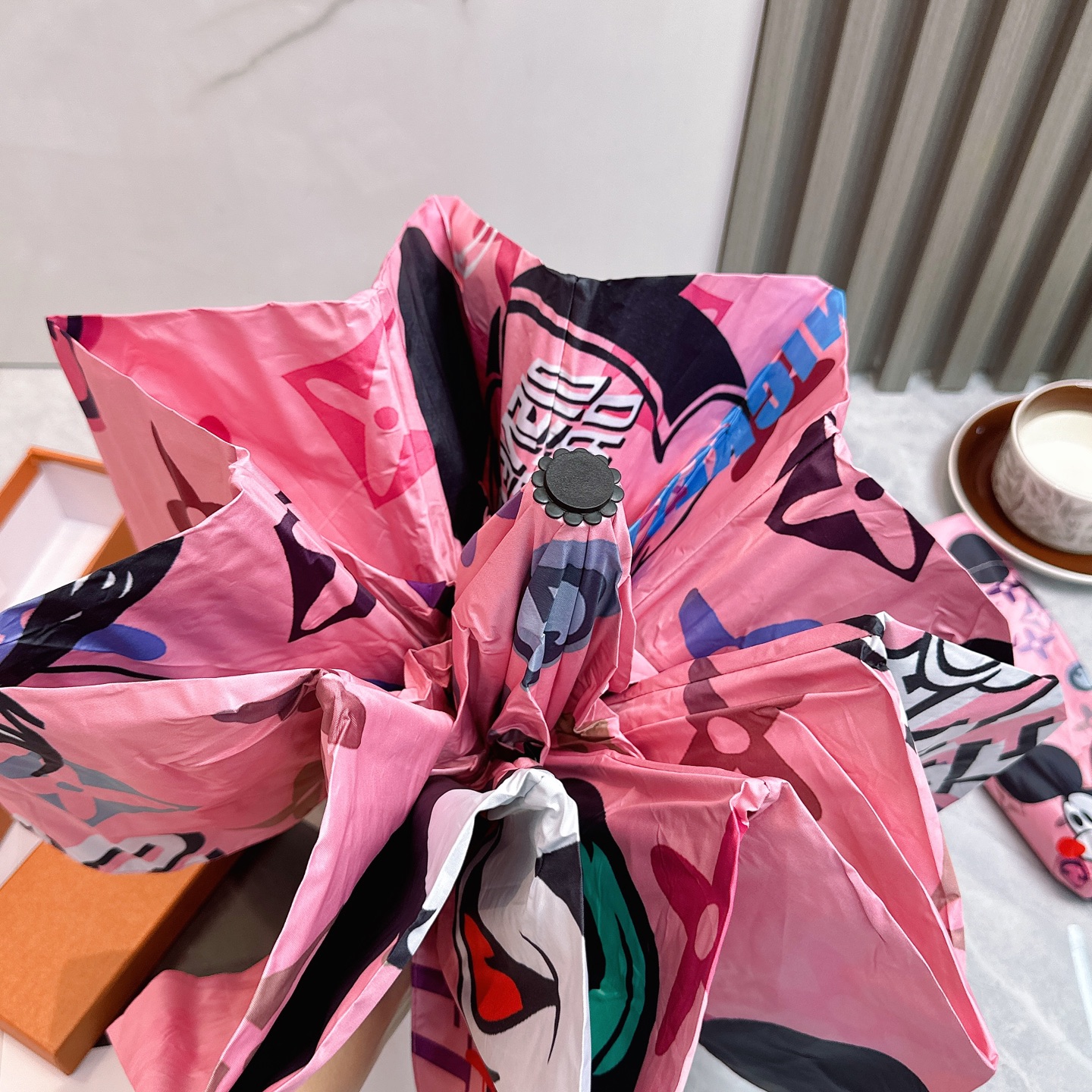 [TOP] Louis Vuitton LV Umbrella - Pink