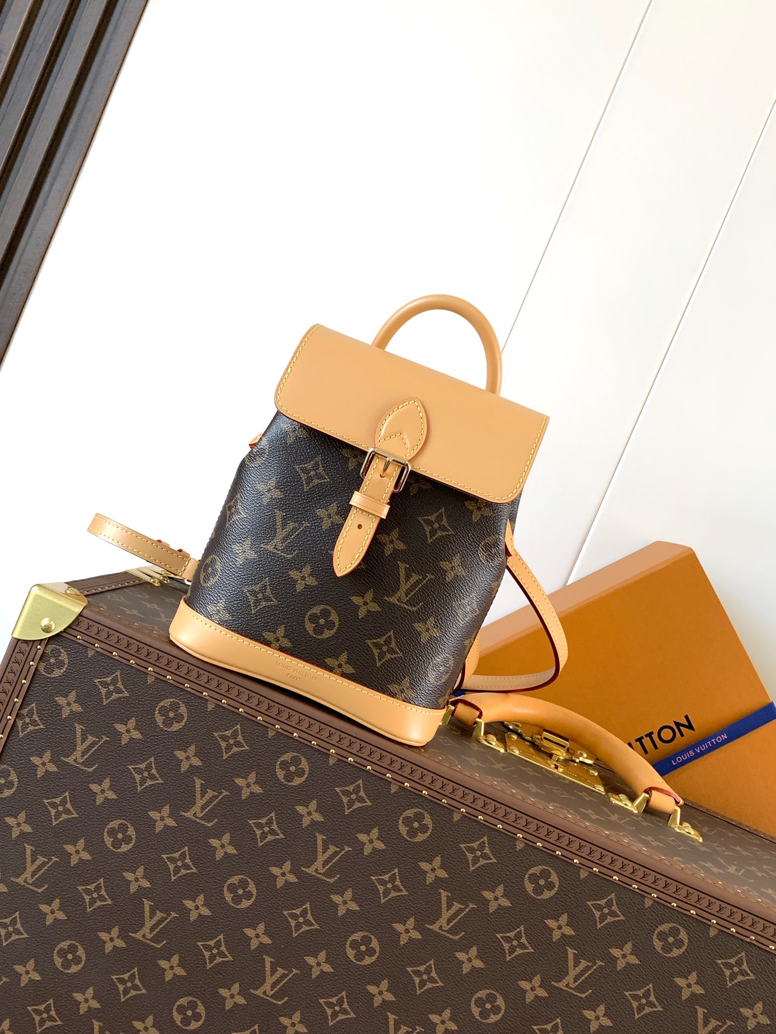 [TOP] Louis Vuitton LV Soho Backpack Monogram Canvas 17x23x8cm/24x32x9cm - Brown
