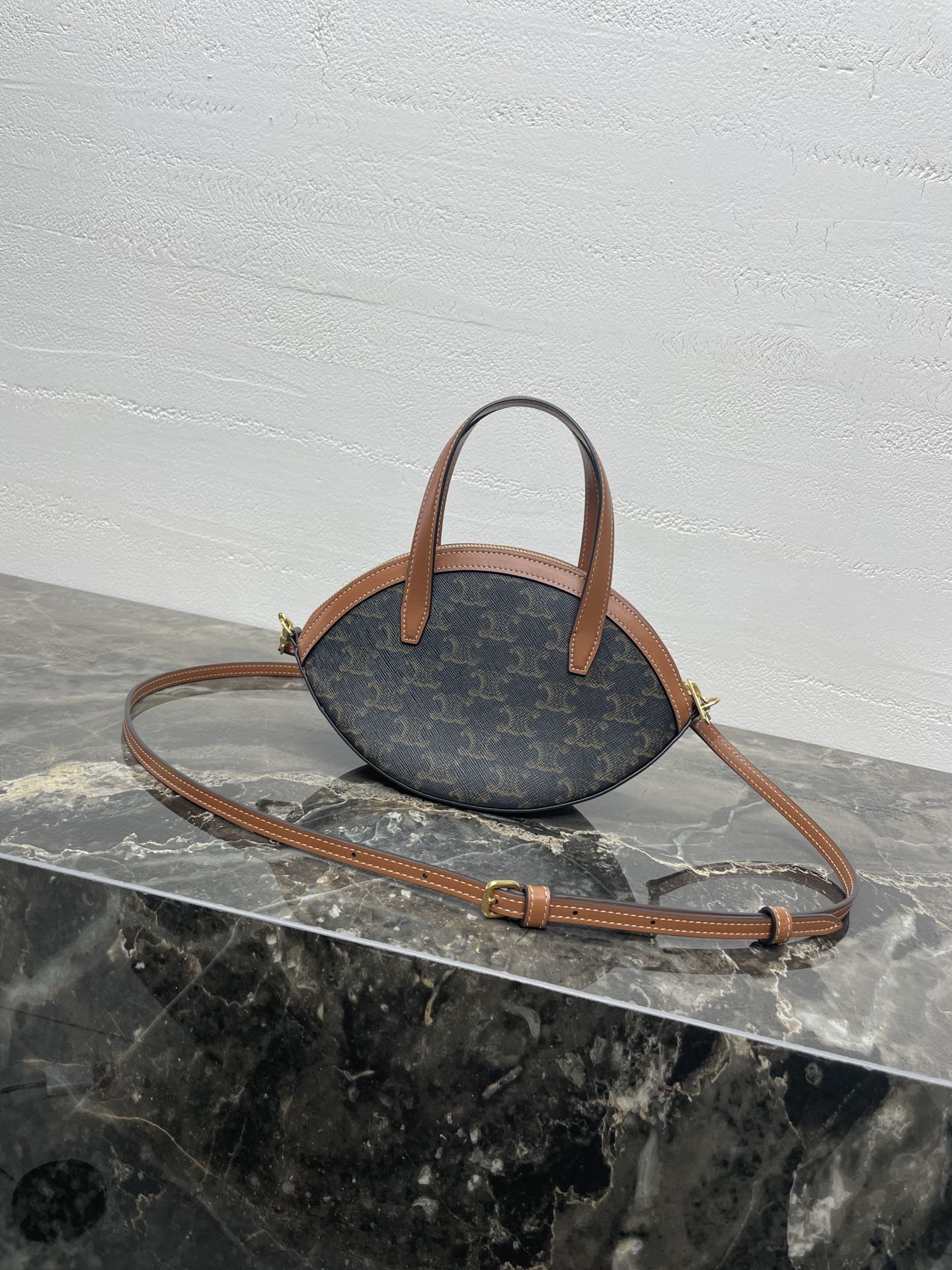 [TOP] CELINE  Bag 21 X 24 X 5cm - Brown