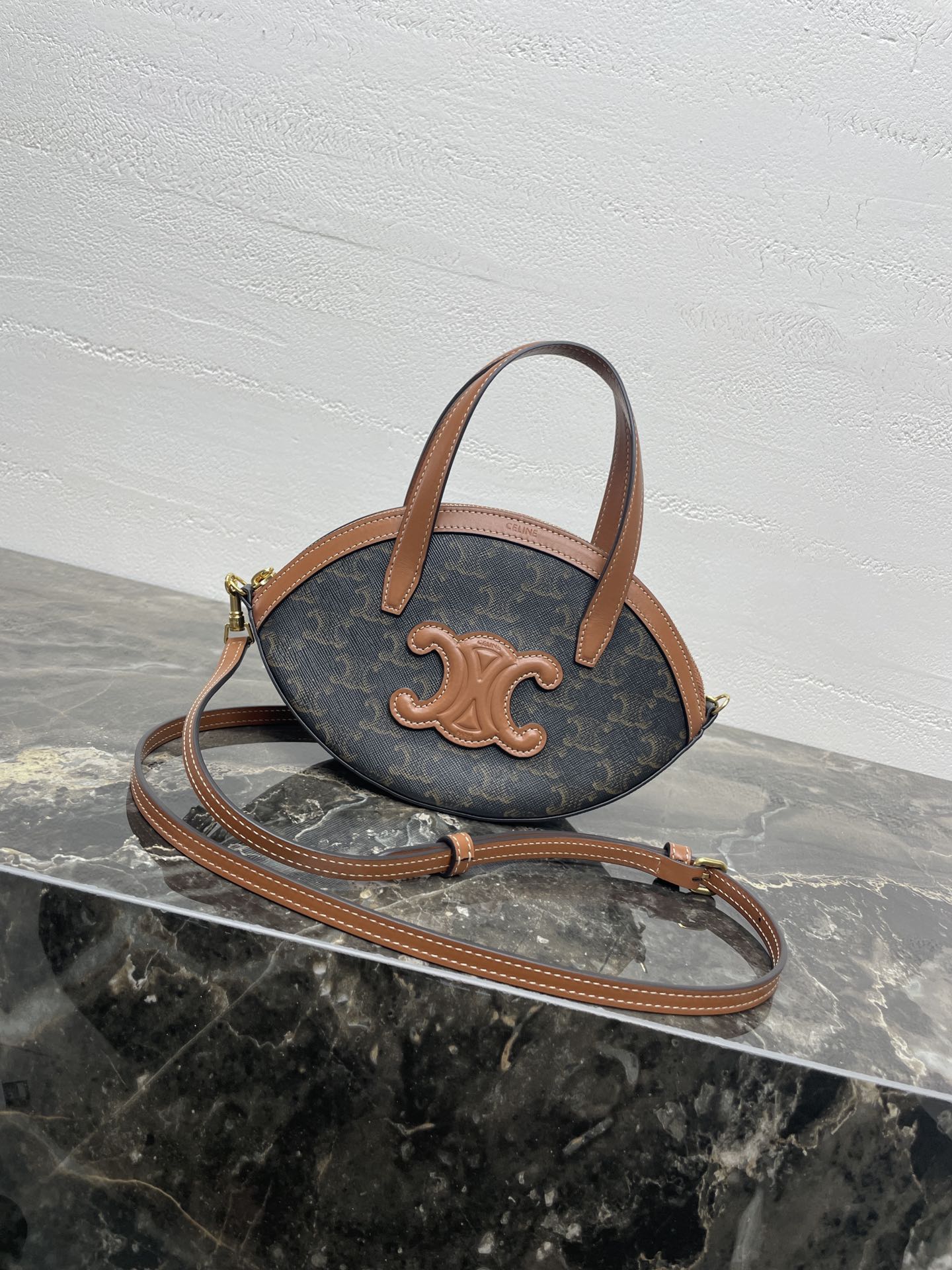 [TOP] CELINE  Bag 21 X 24 X 5cm - Brown