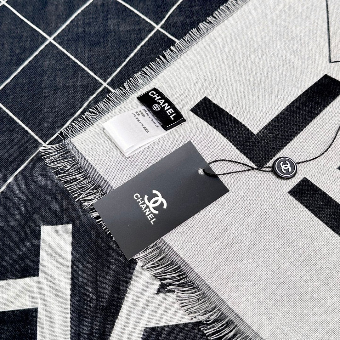 [TOP] CHANEL Black and White Scarf 70x200cm - Black and White