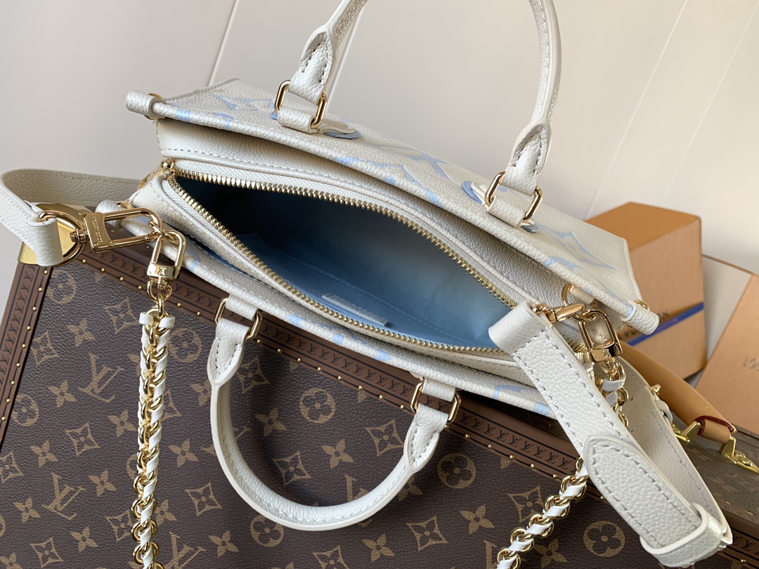 [TOP] Louis Vuitton LV On The Go East West Bag Cow Leather 25x13x10 cm- White and Blue