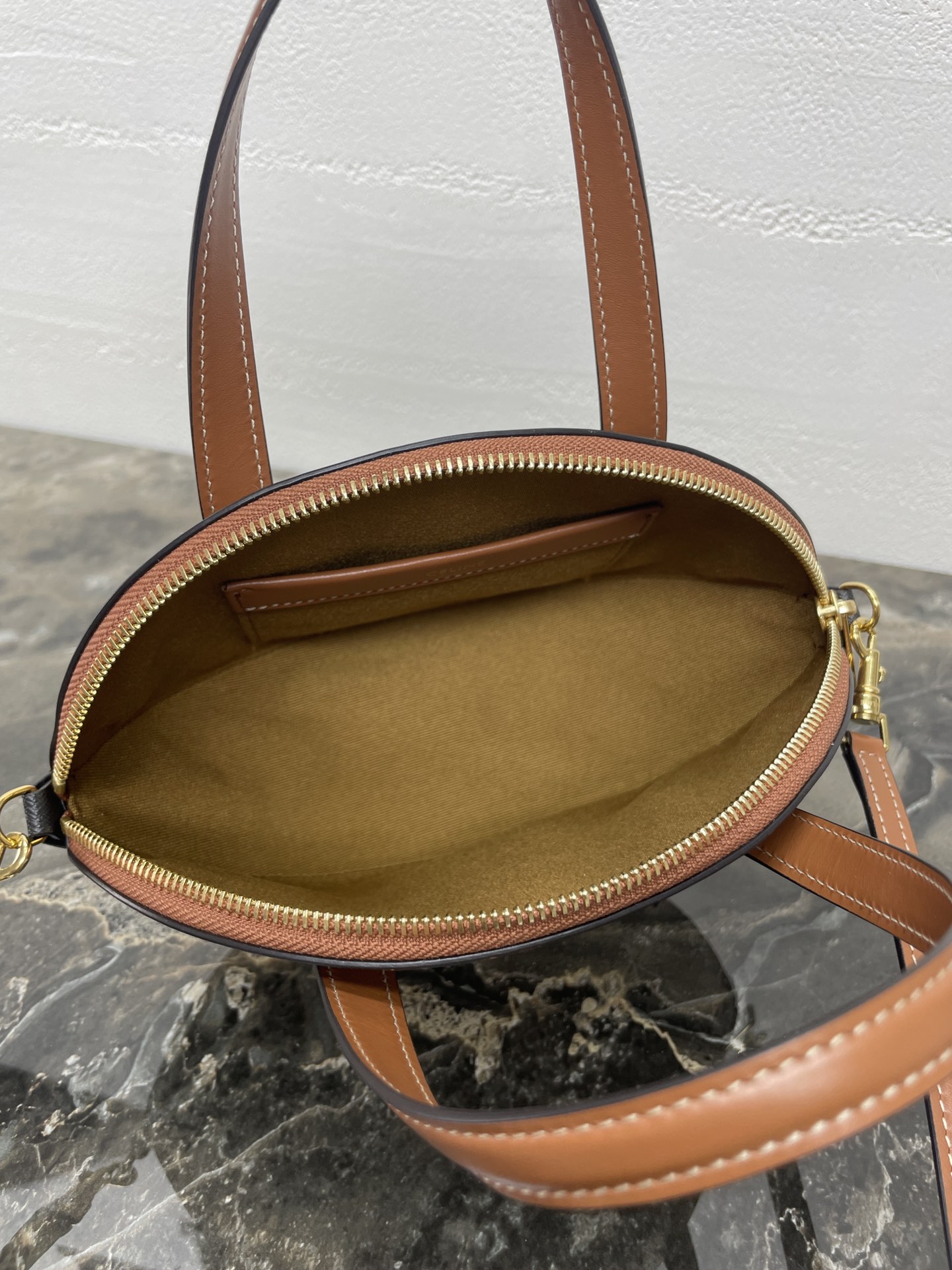 [TOP] CELINE  Bag 21 X 24 X 5cm - Brown