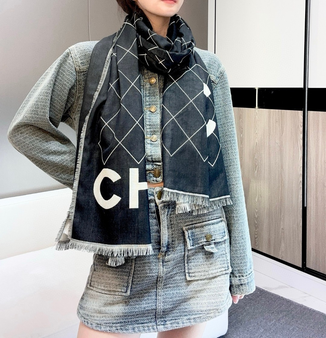 [TOP] CHANEL Black and White Scarf 70x200cm - Black and White