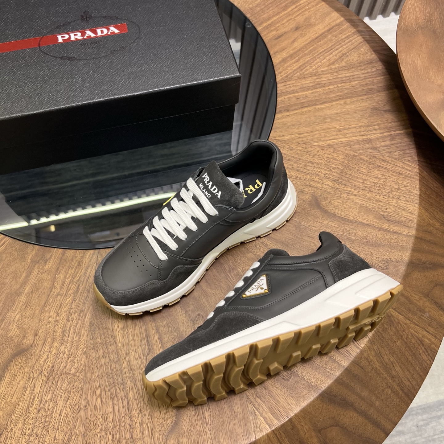 [TOP] PRADA Men's Calfskin Casual Shoes - 5 Colors