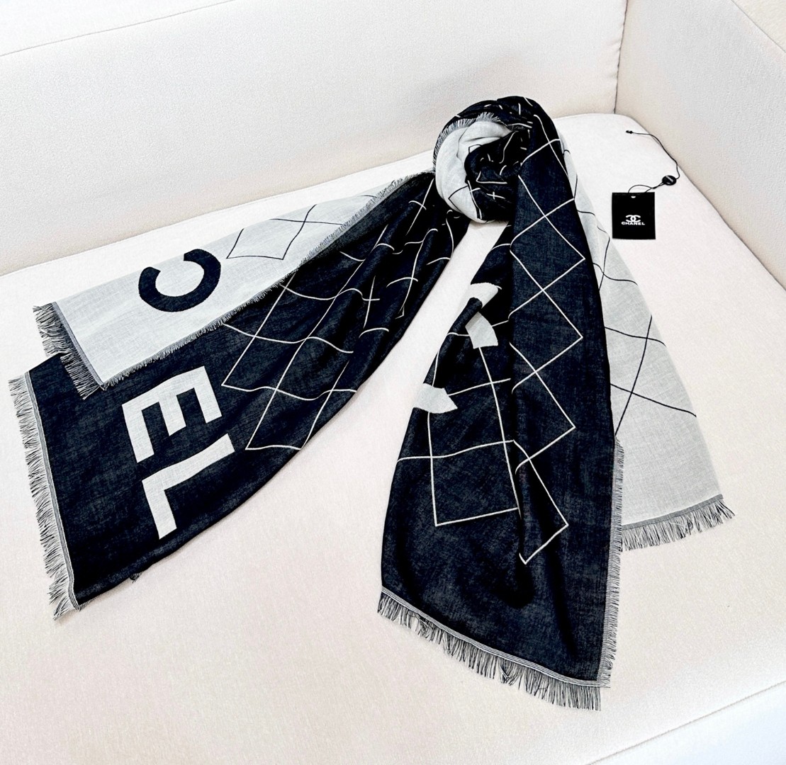[TOP] CHANEL Black and White Scarf 70x200cm - Black and White