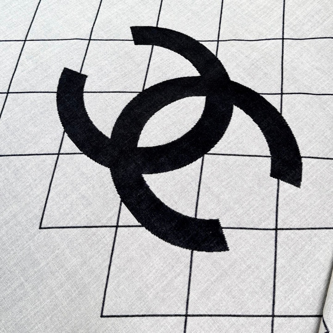 [TOP] CHANEL Black and White Scarf 70x200cm - Black and White
